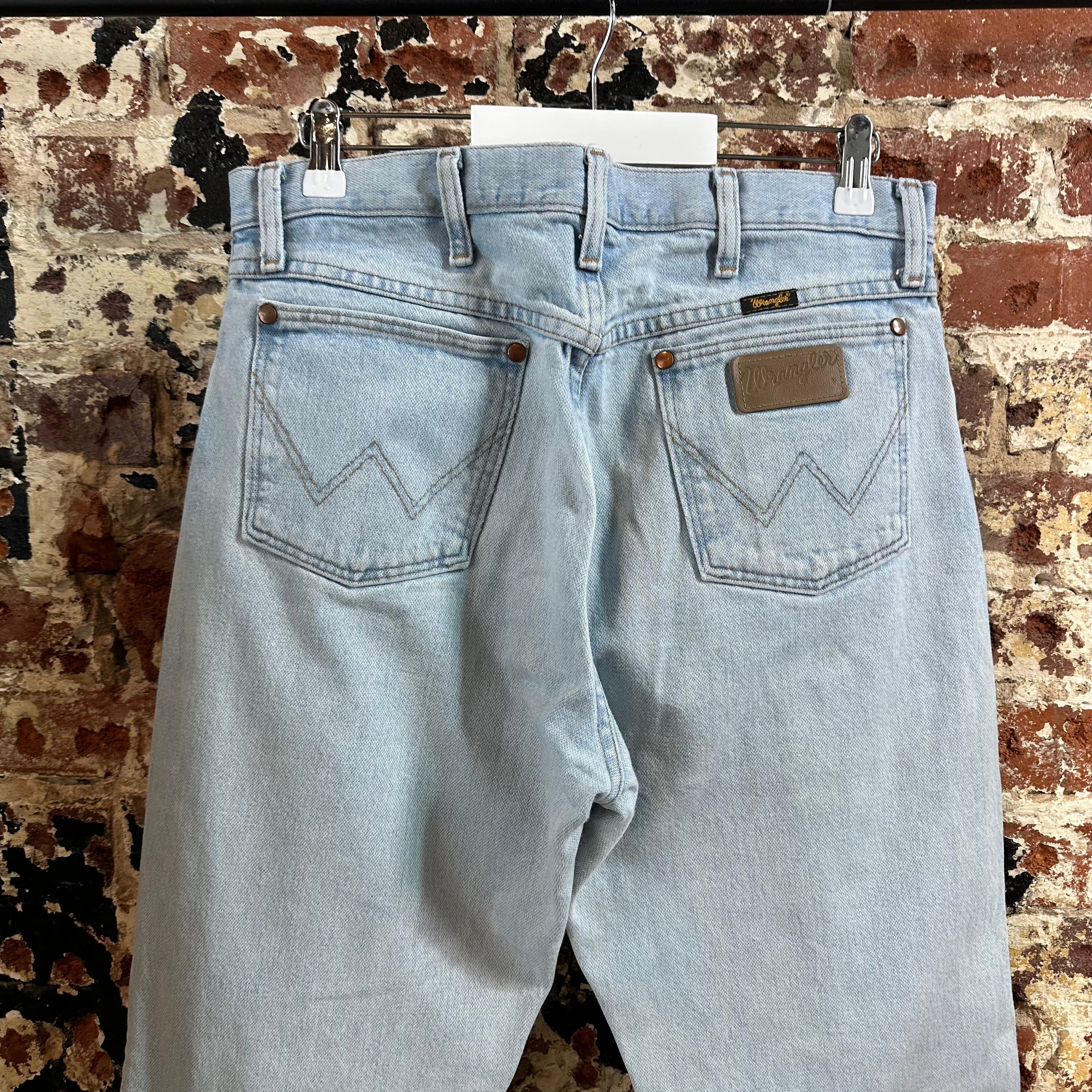 Wrangler Mens 33x34 Light Blue Jeans