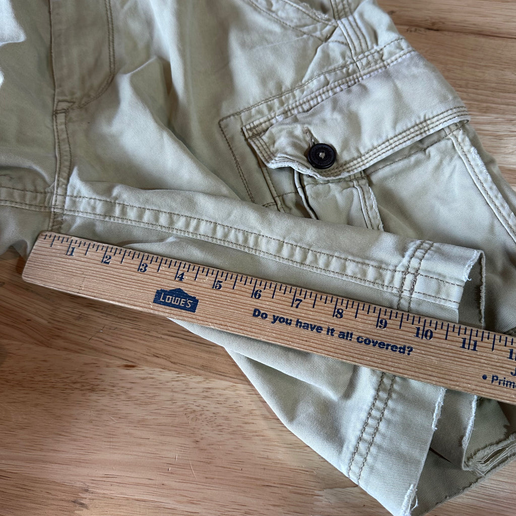 American Eagle Outfitters Classic Length Cargo Shorts Mens 32 Tan 11" inseam