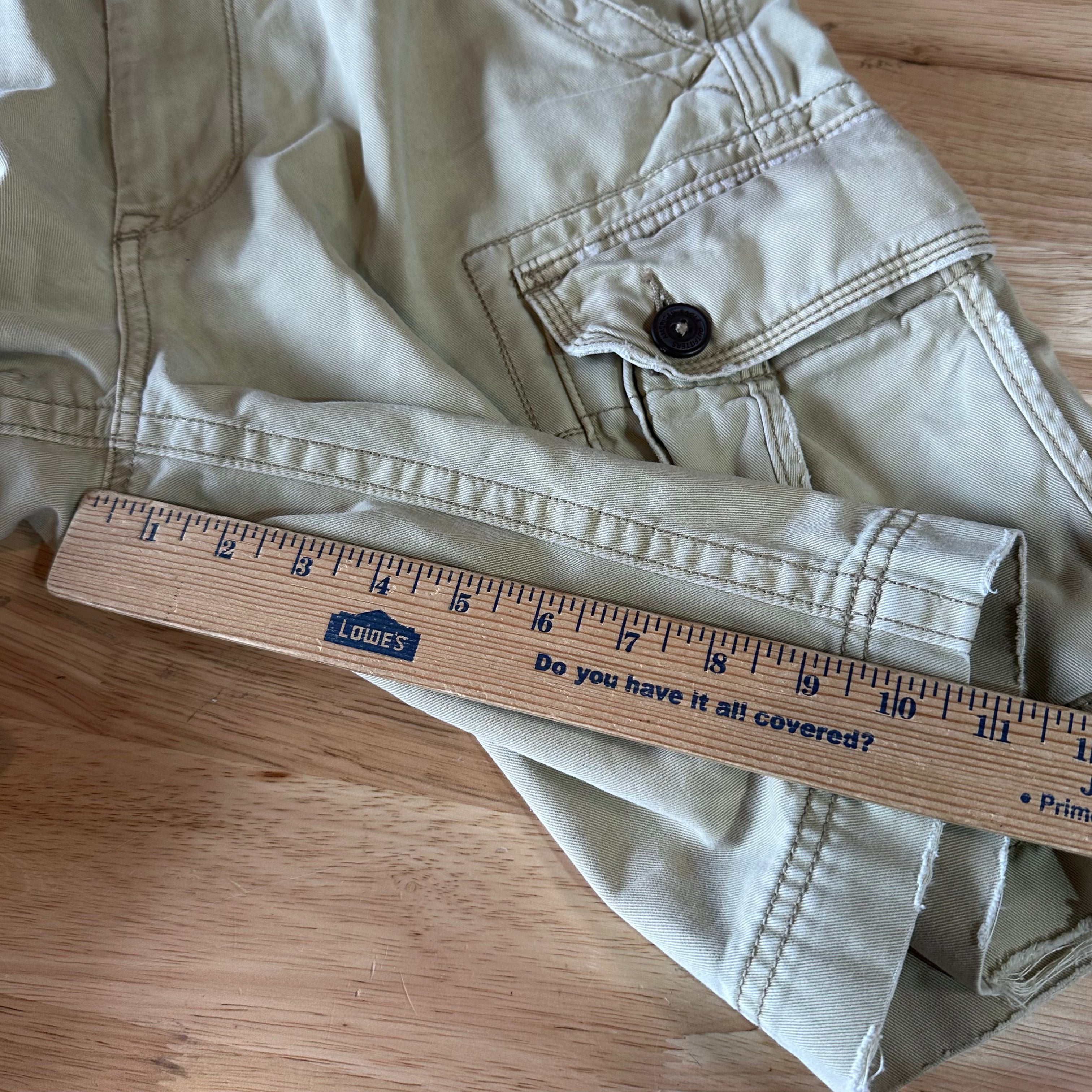 American Eagle Outfitters Classic Length Cargo Shorts Mens 32 Tan 11" inseam