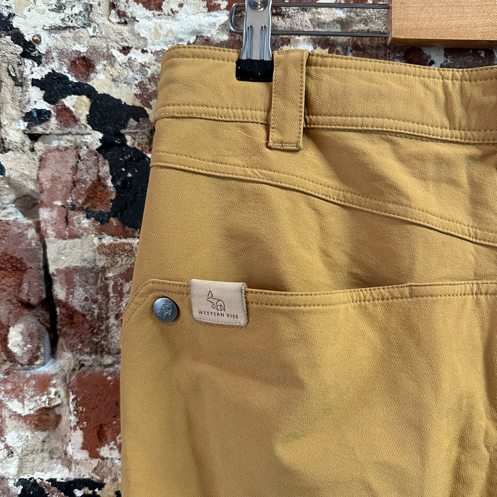 Western Rise Mens XL Brown Shorts