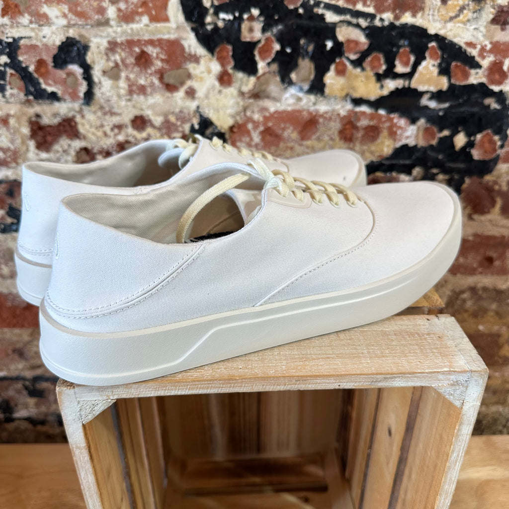 Oluaki Tradewinds Mens 10 White Shoes NEW
