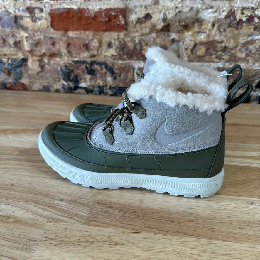 Nike Woodside Chukka 2 537345-200 Boots Womens Light Taupe Olive Faux-Fur 9.5