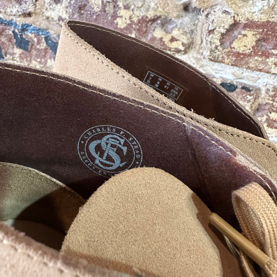 Clarks Mens 8 Chukka boots