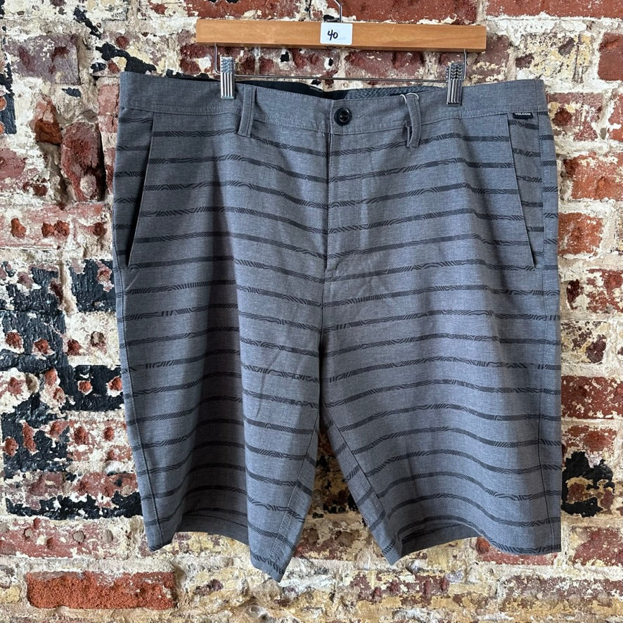 Volcom Shorts Mens 40