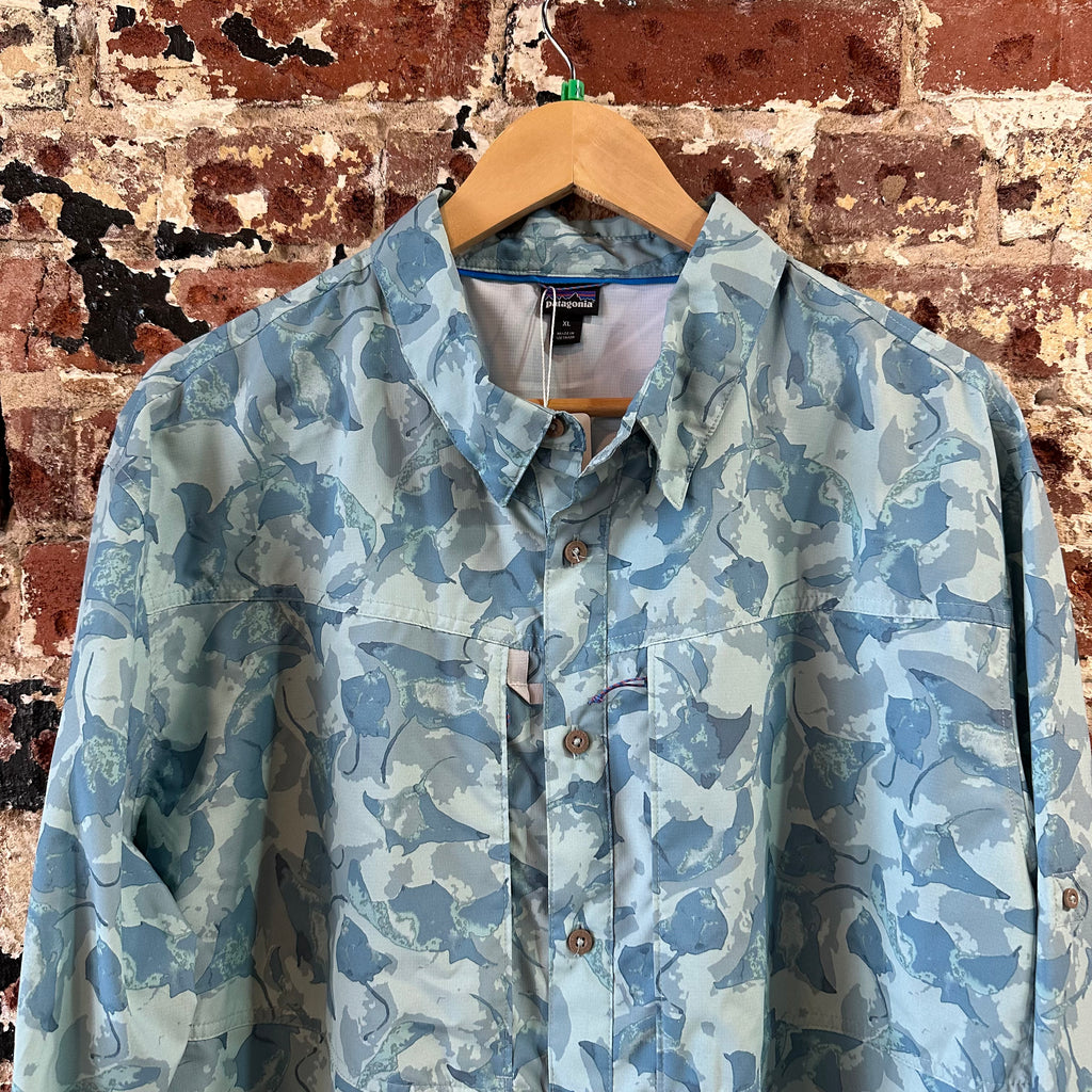 Patagonia Mens XL Long Sleeve Button Vented Blue