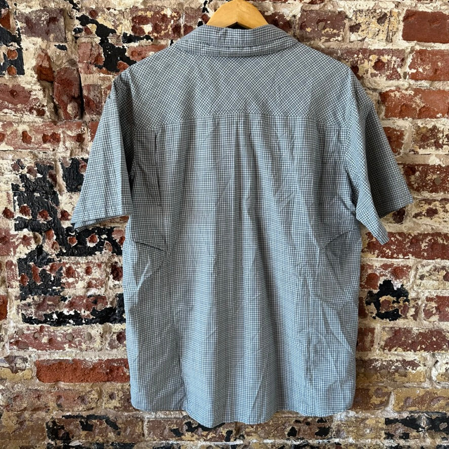 Columbia Short Sleeve Outdoor Button Up Shirt Gray Plaid Mens Large Fishing