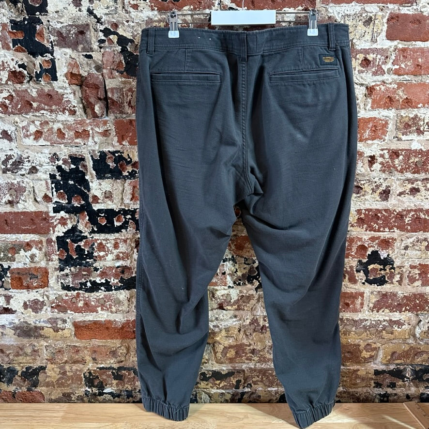 REI Mens 36x30 Gray Pants
