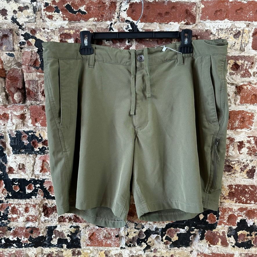 North Face Shorts Mens 38