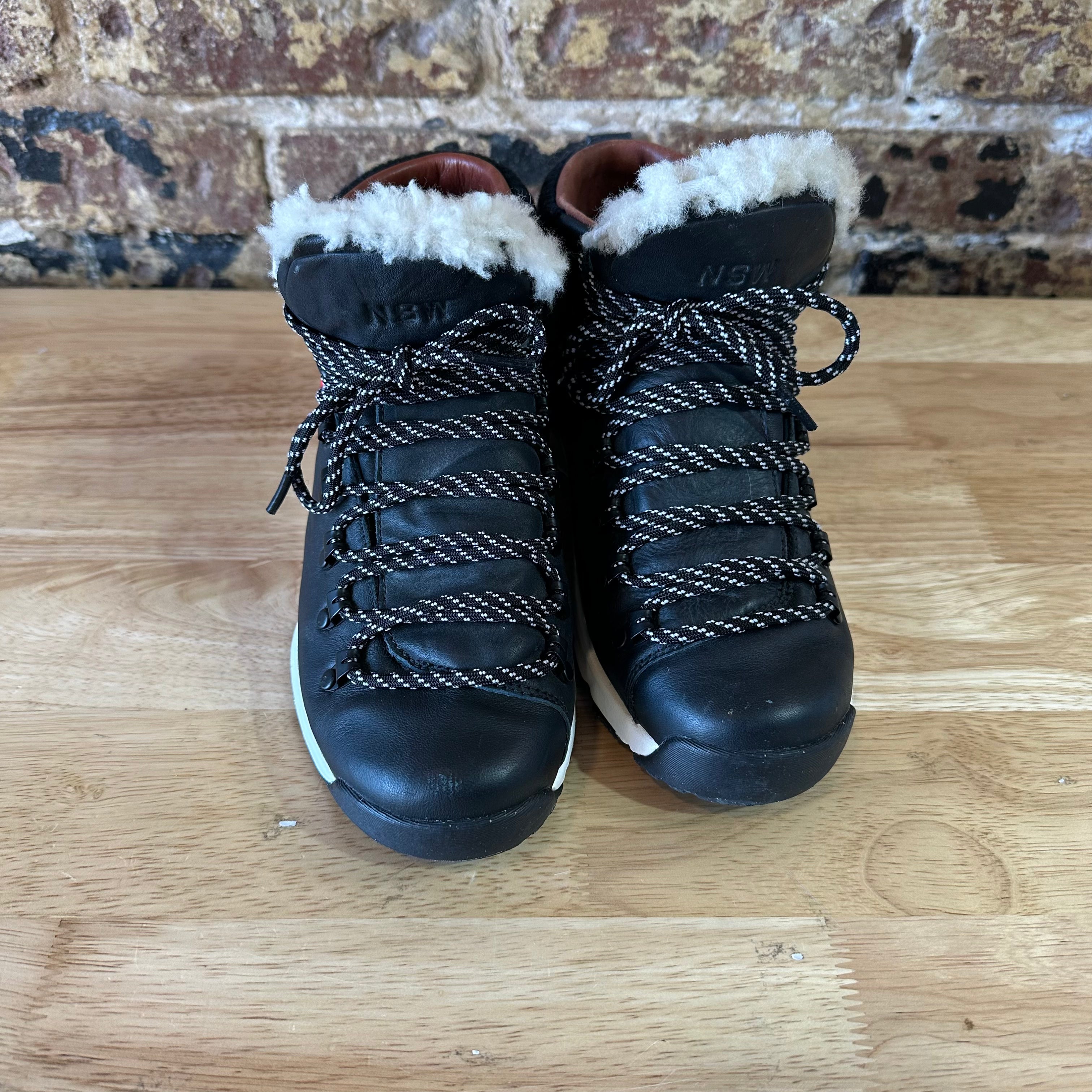 NIKE ASTORIA PRM NSW Black Anthracite WOMENS SIZE 7 Snow Winter