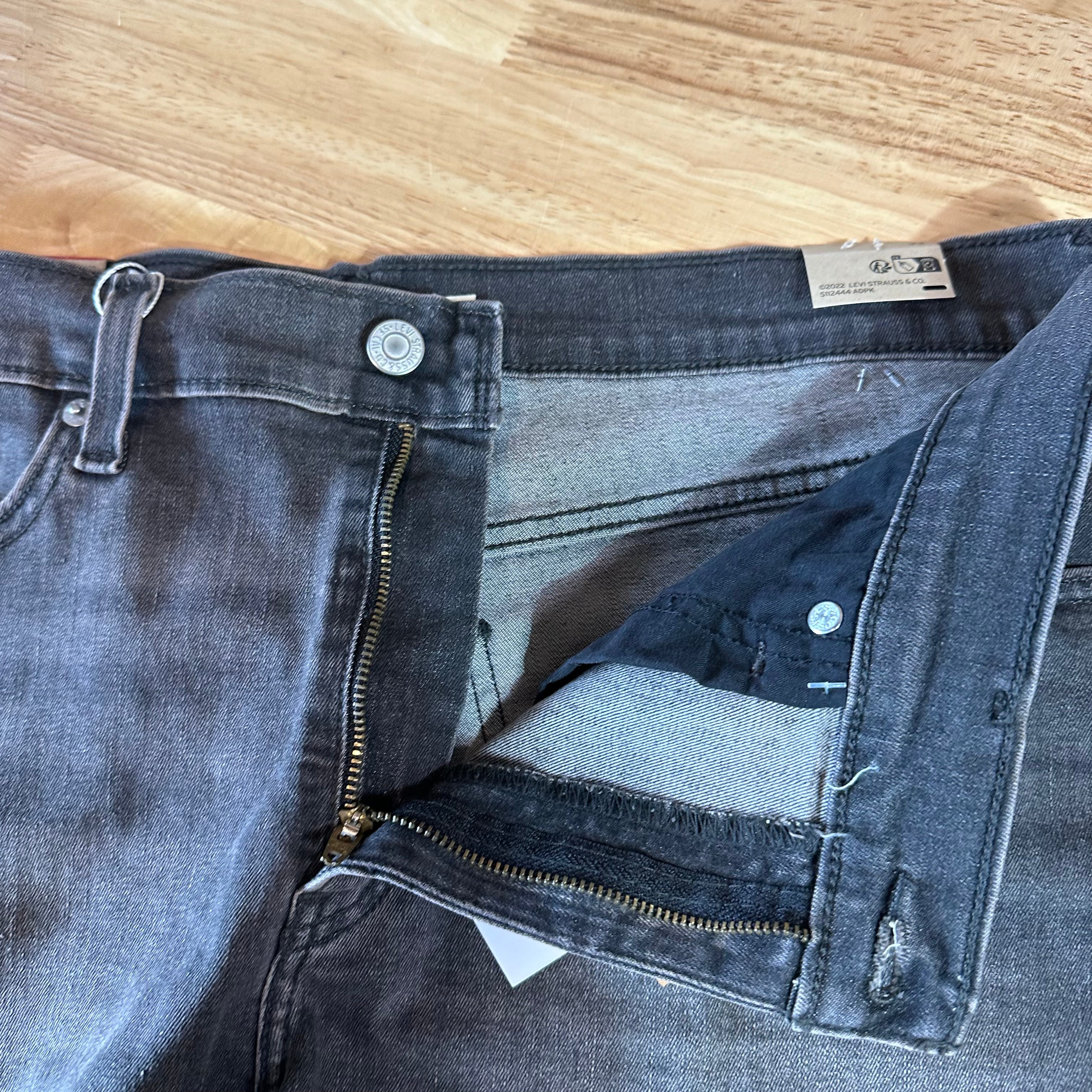 Levi's Black Denim Jean Shorts Womens 33 NEW
