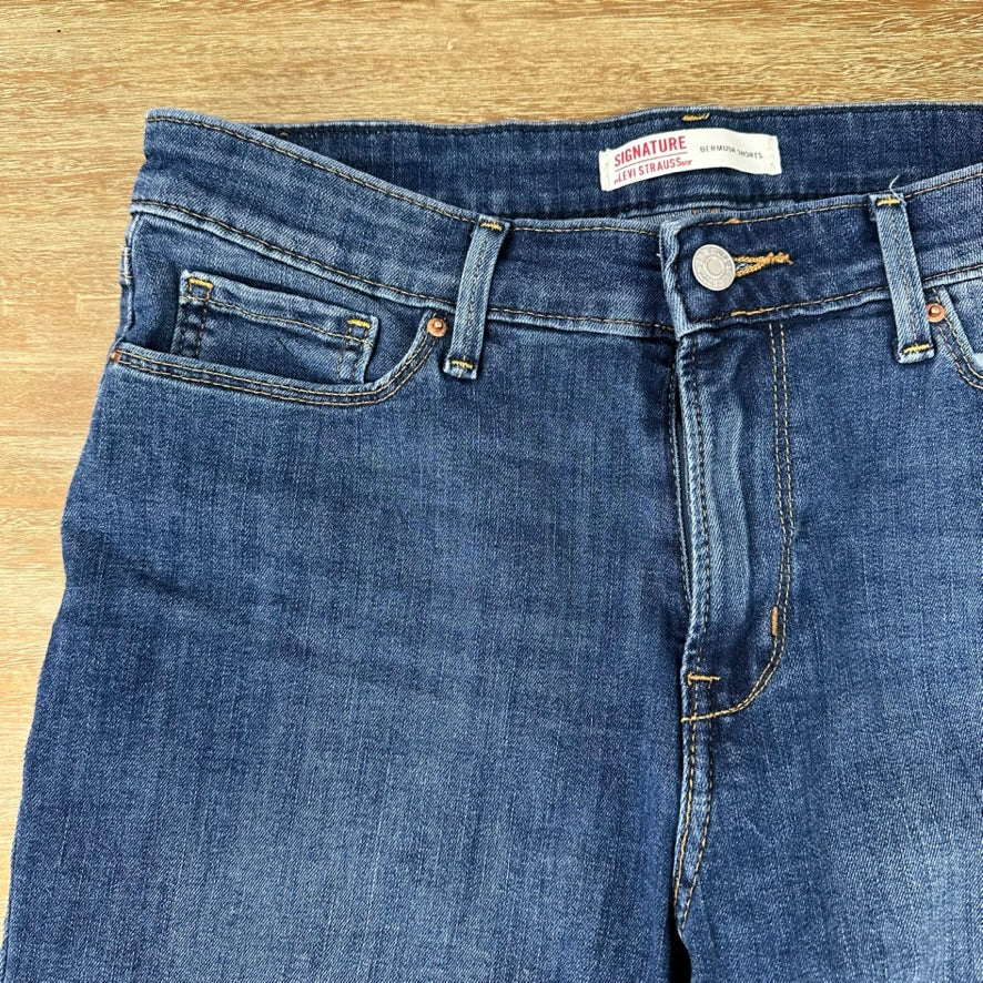 Levi's Cut Off Denim Blue Jean Shorts Womens 8/29 Distressed - 31x8"