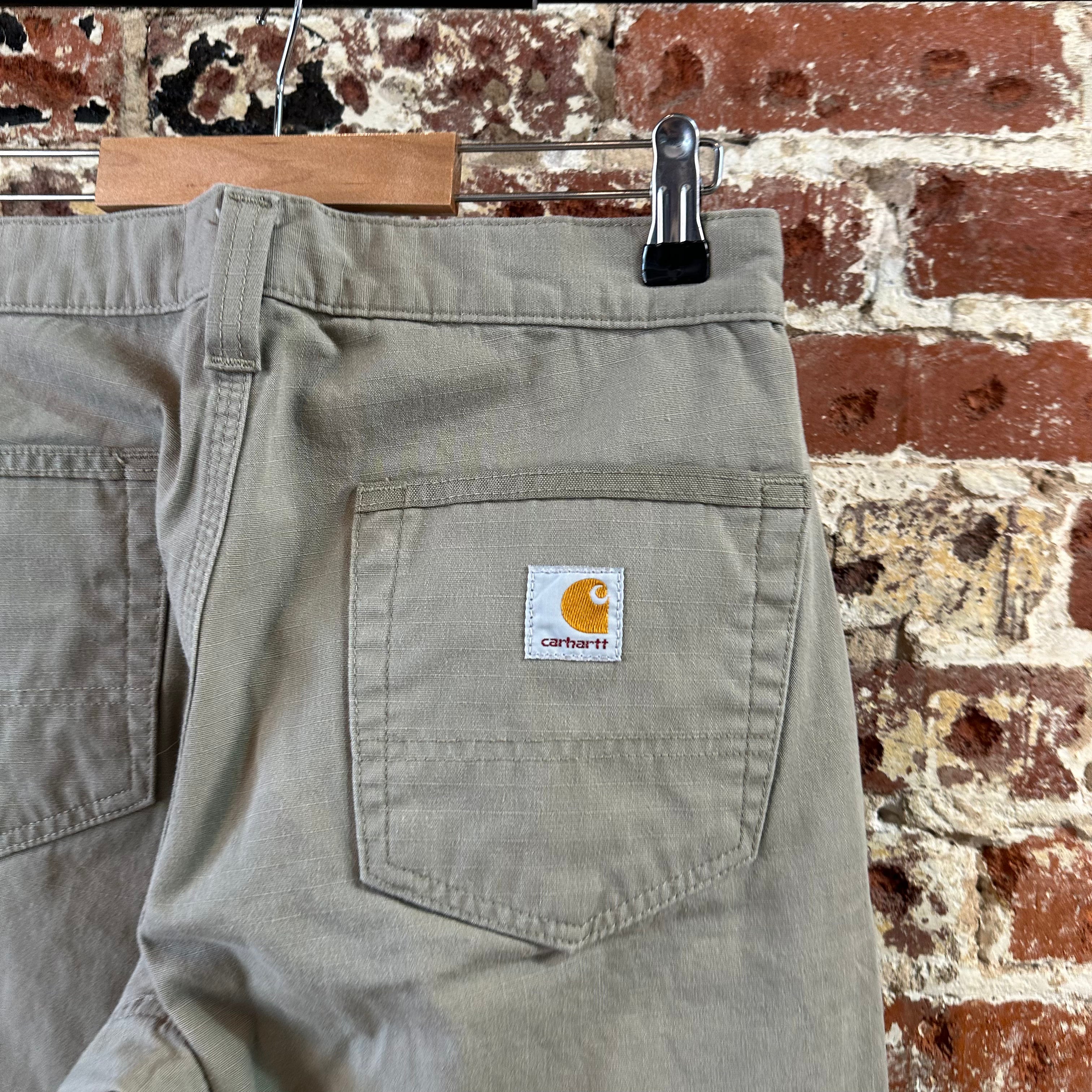 Carhartt B342 DES Mens 30x34 Cargo Pants