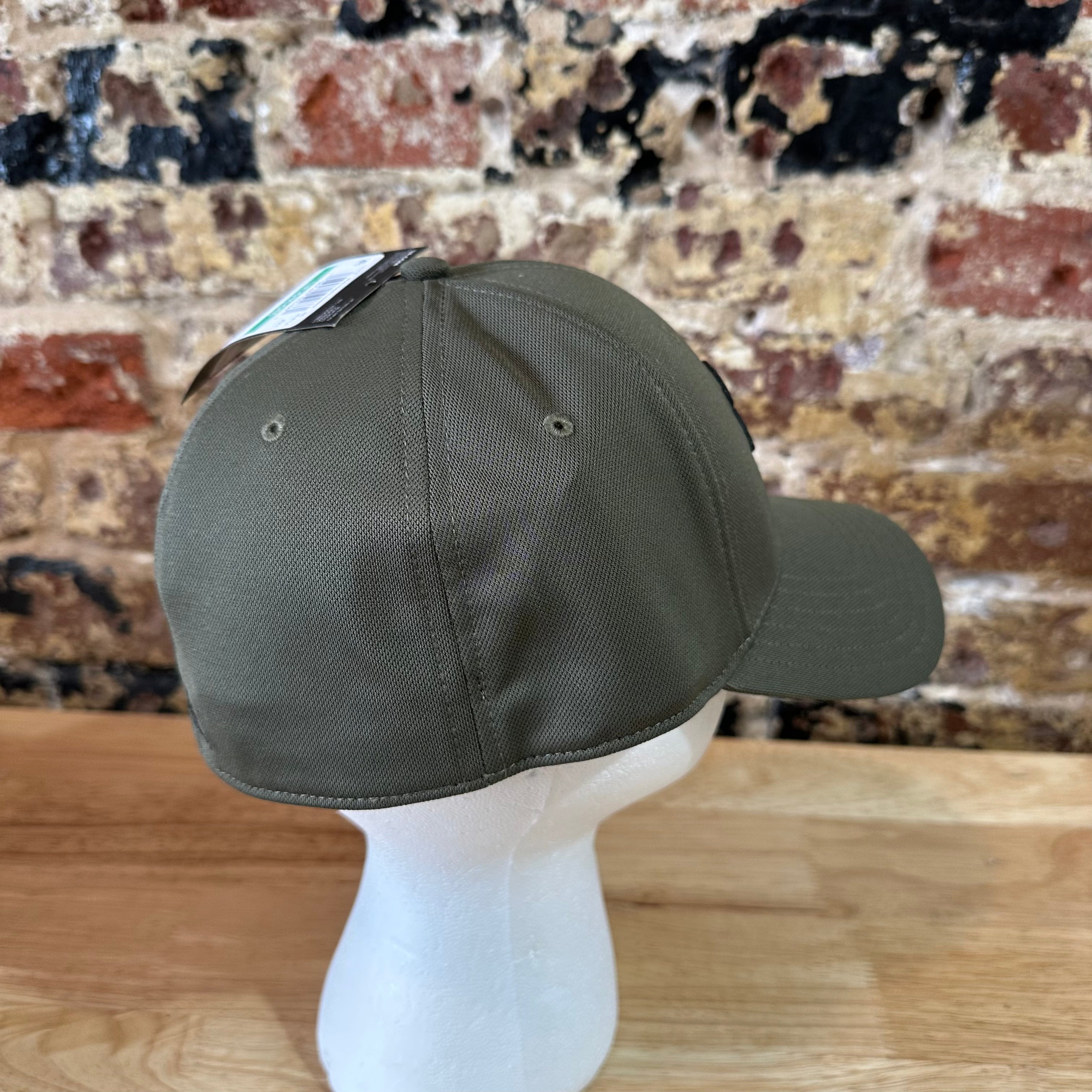 Under Armour UA Men's Green w/black logo Classic Fit L/XL Cap Hat NWT