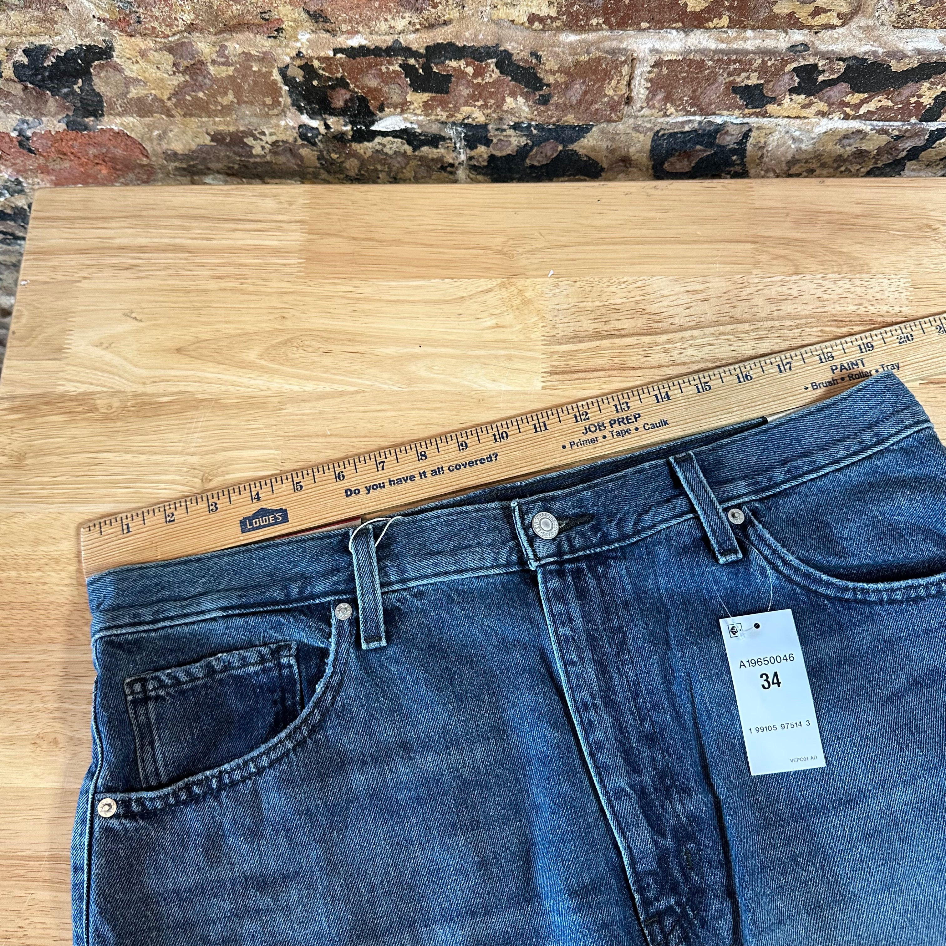 Levi's Jean Shorts Womens 34 NEW
