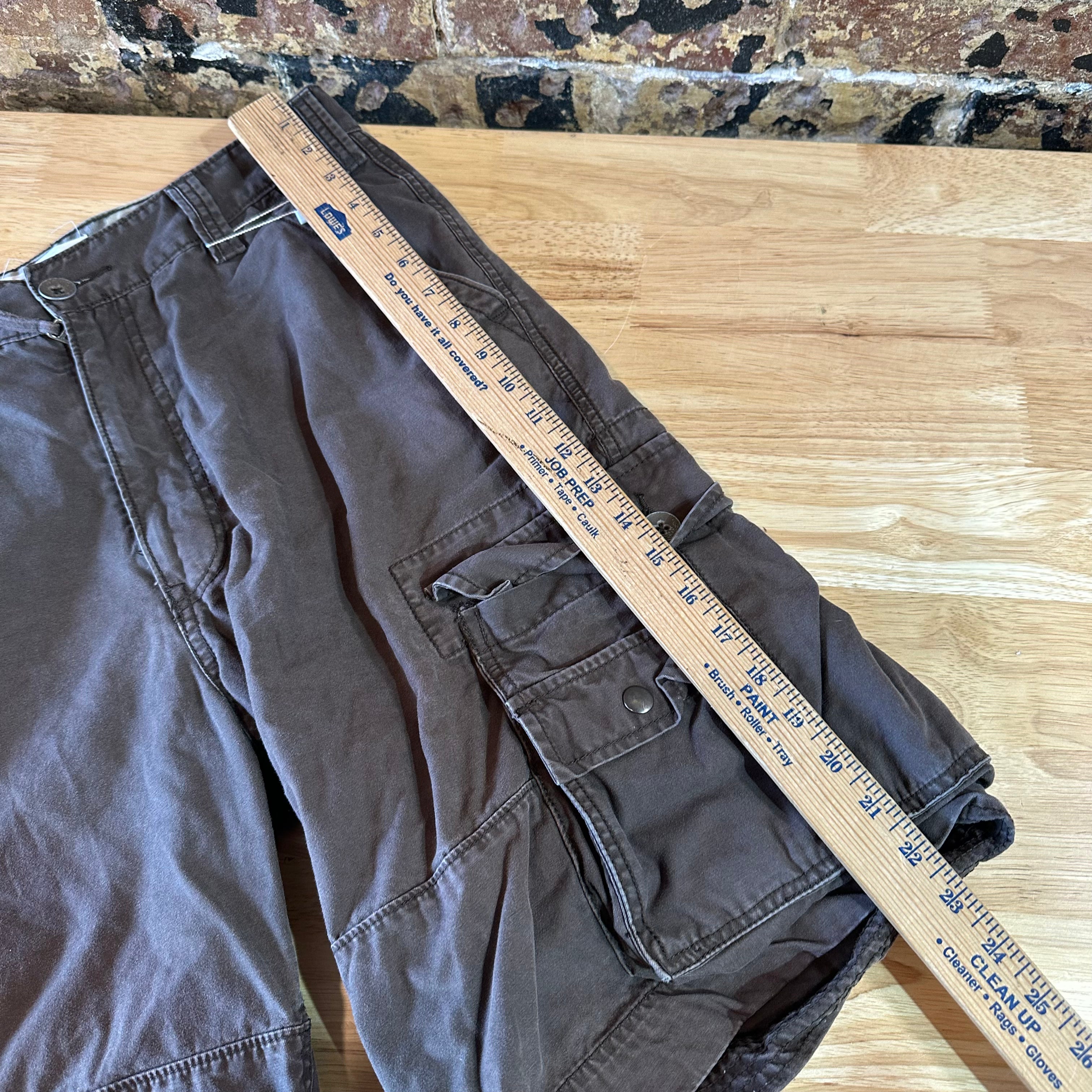Levi's Cargo Dark Brown Shorts Mens 32