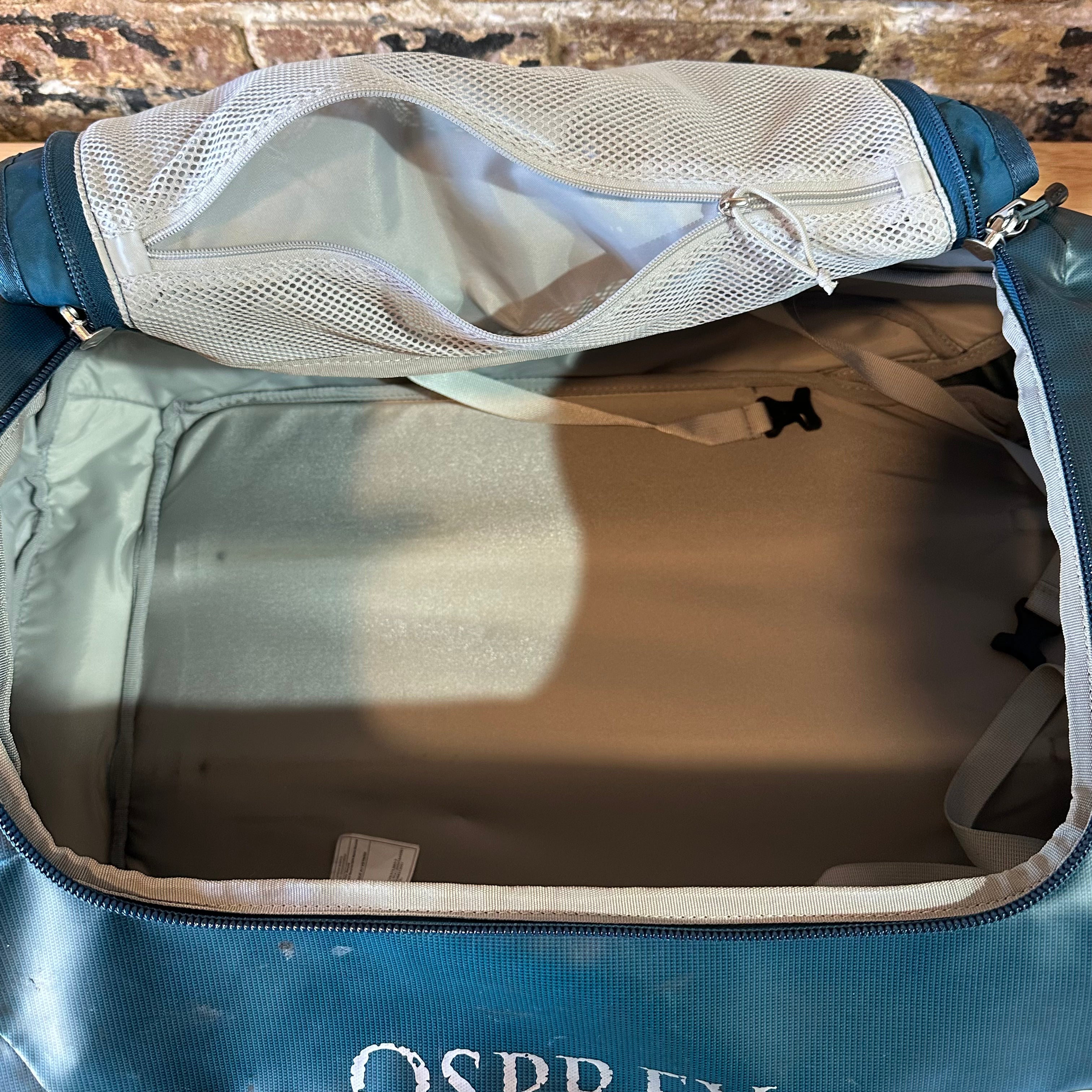 Osprey Transporter 60 Rolling Duffel Bag Blue travel WORN