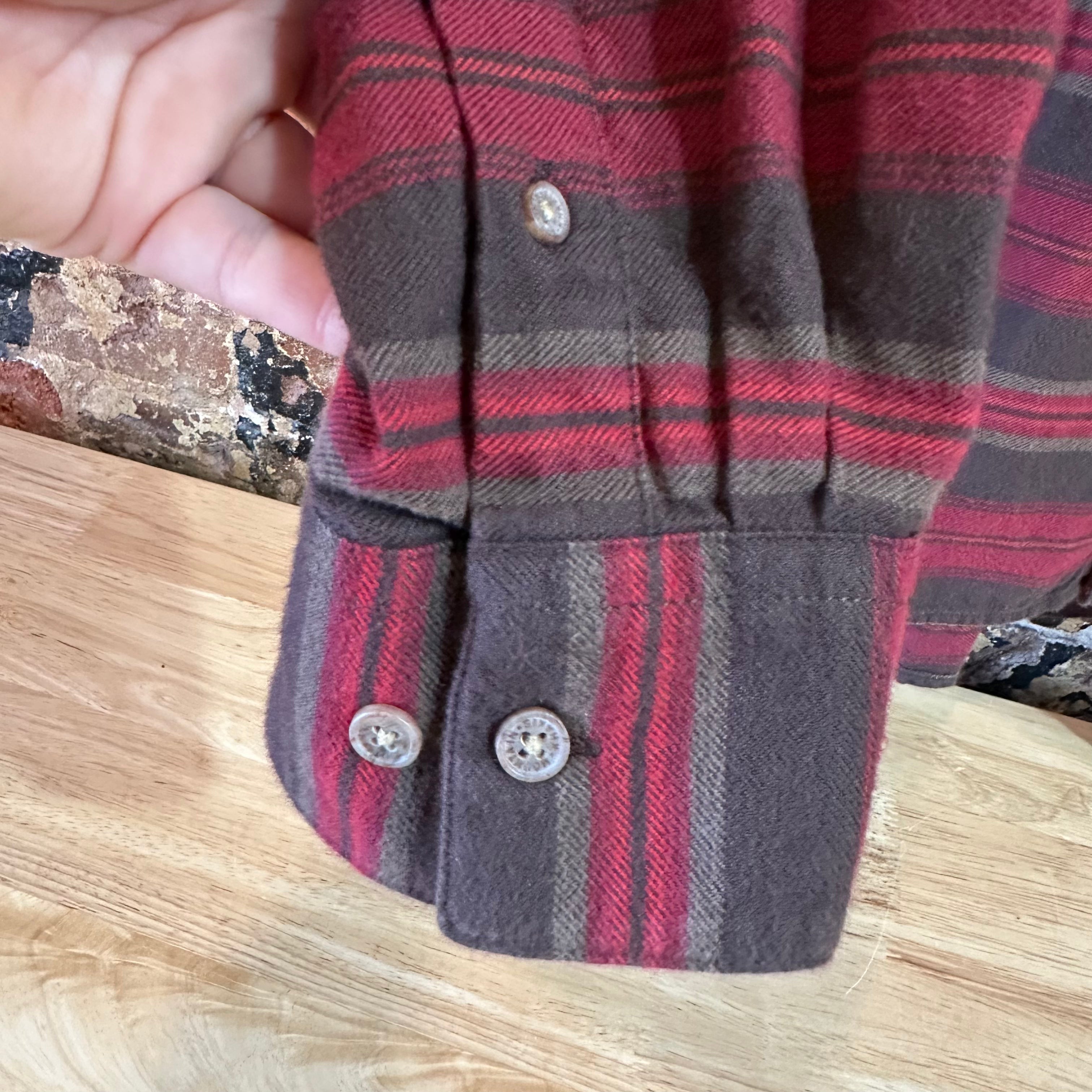 Mountain Khakis Men's Large Button Shirt