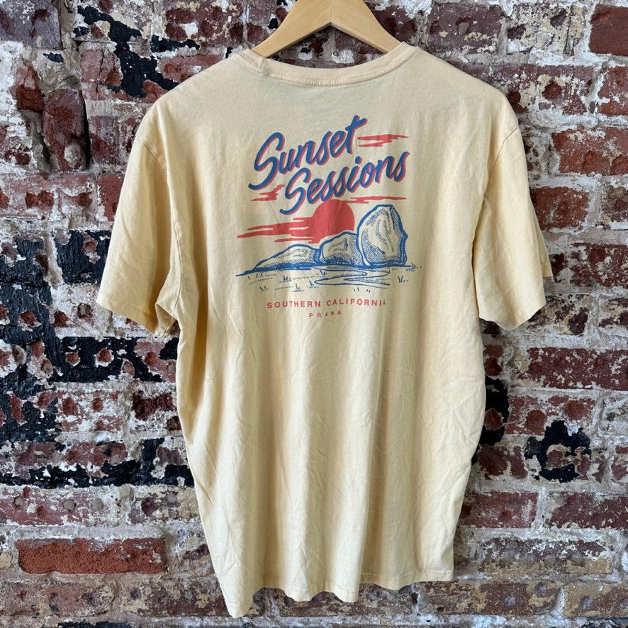 prAna Mens T-Shirt Size XL Yellow Short Sleeve Sunset Sessions So California