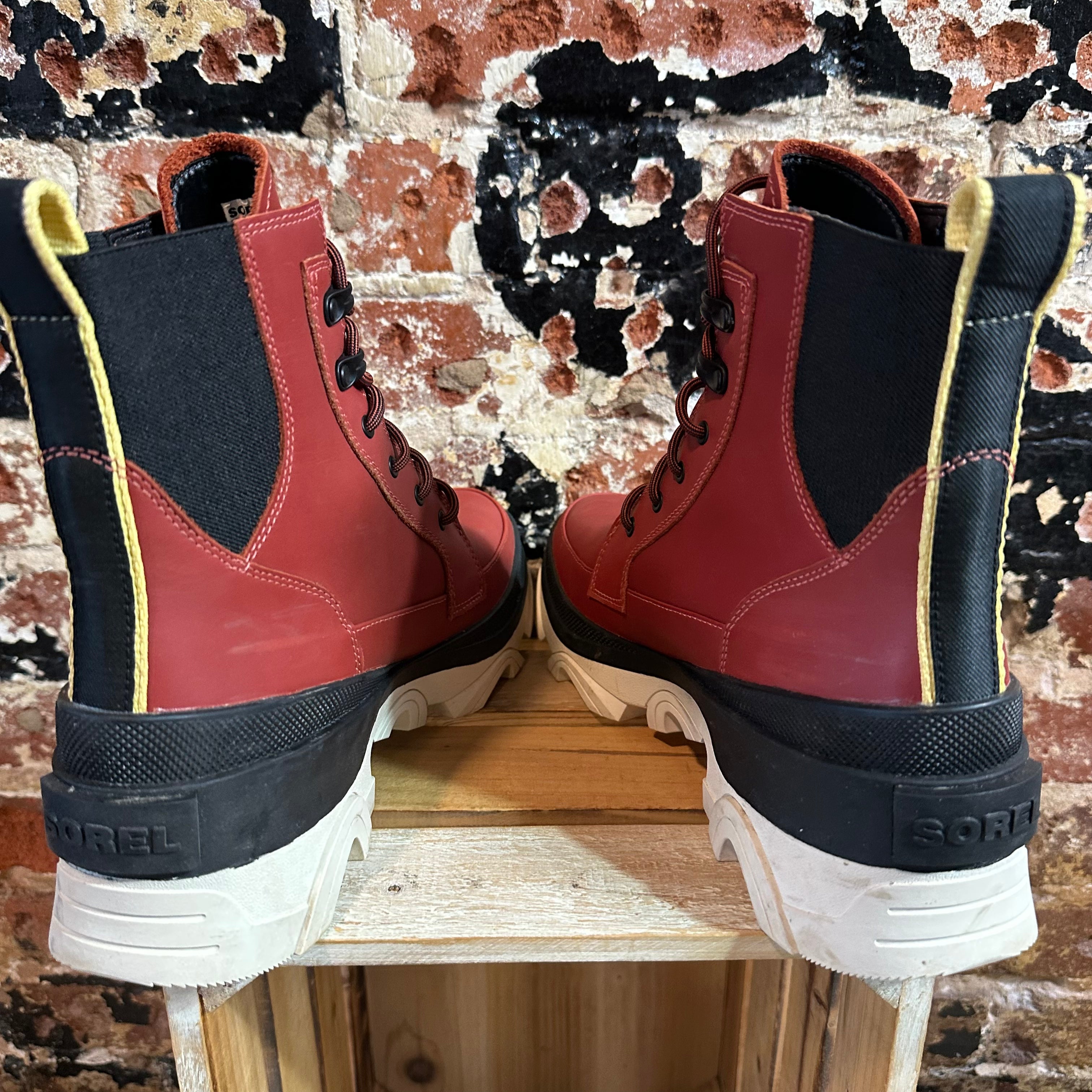 Sorel Red Boots Woman's 9