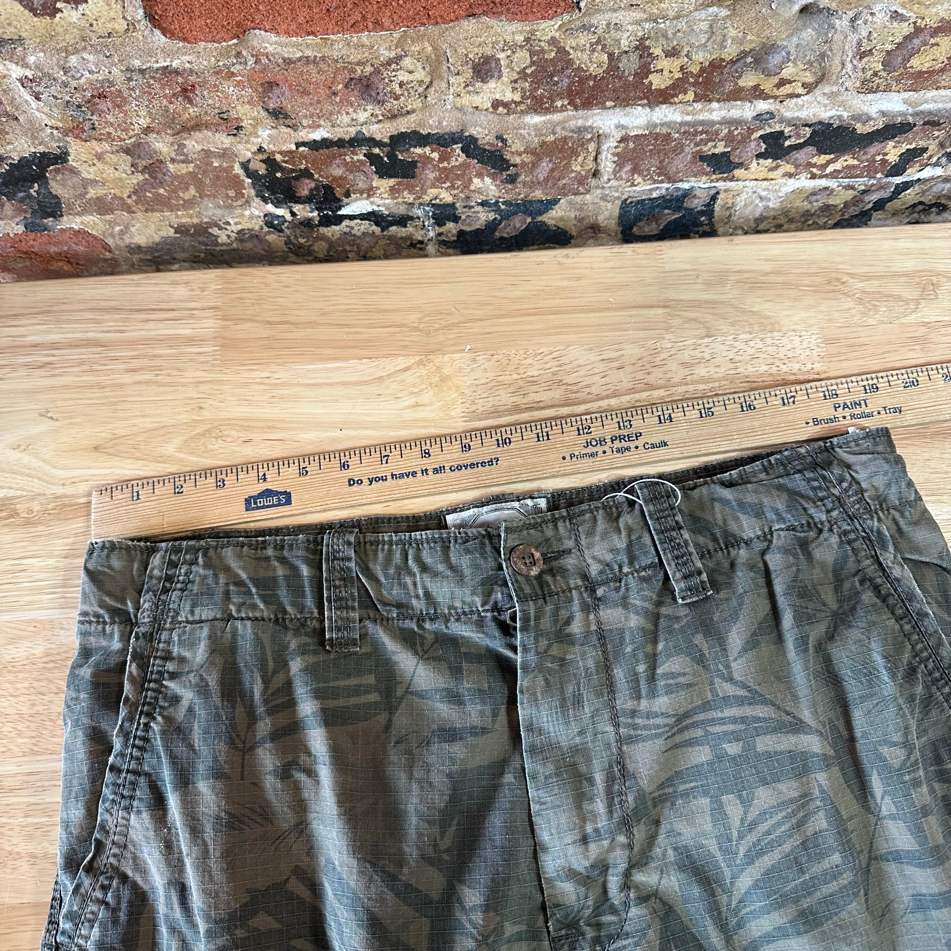 American Eagle Mens 36 Green Shorts