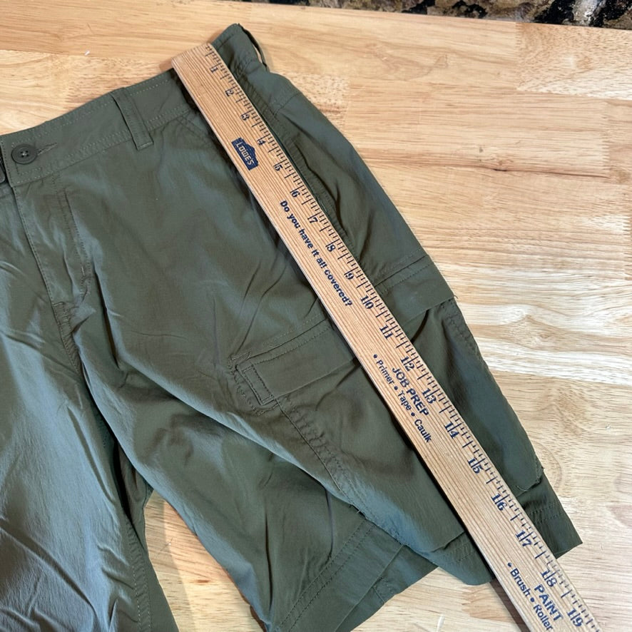 REI Womens 8 Green Shorts