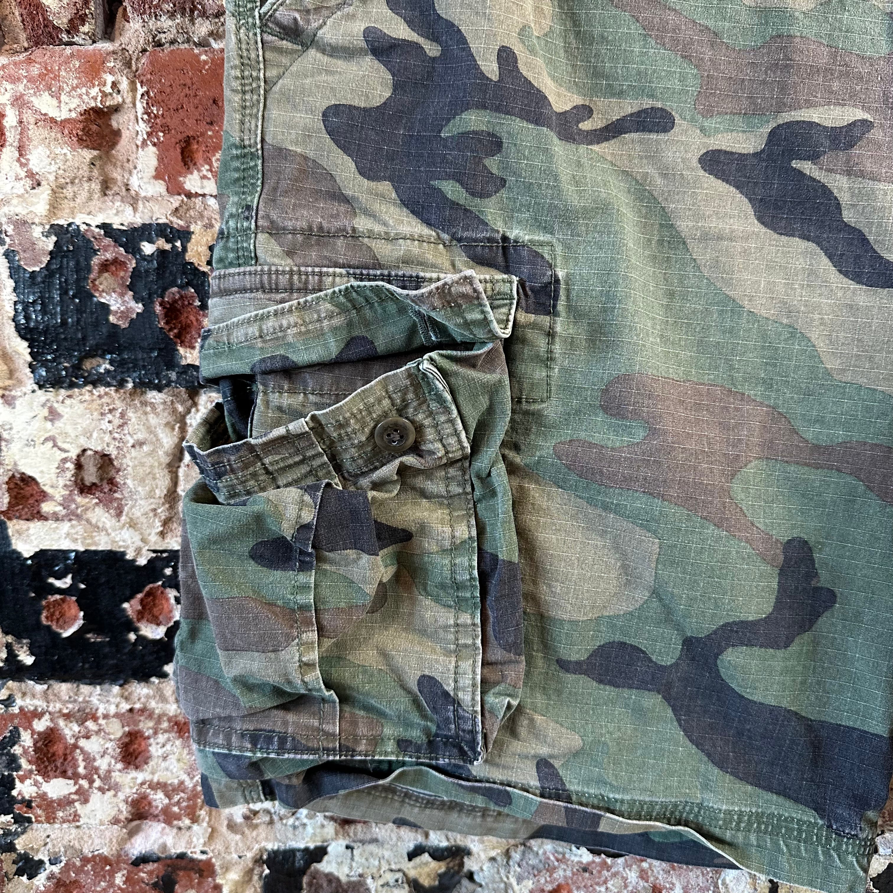 Gap Khakis Shorts Men’s 34 Camouflage 100% Cotton Cargo Shorts heavy