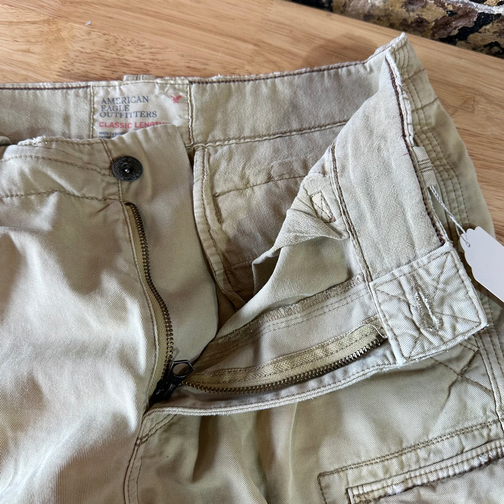 American Eagle Outfitters Classic Length Cargo Shorts Mens 32 Tan 11" inseam