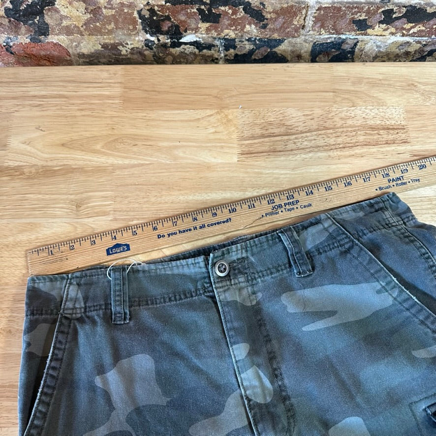 Plugg Mens 34 Camo Cargo Shorts