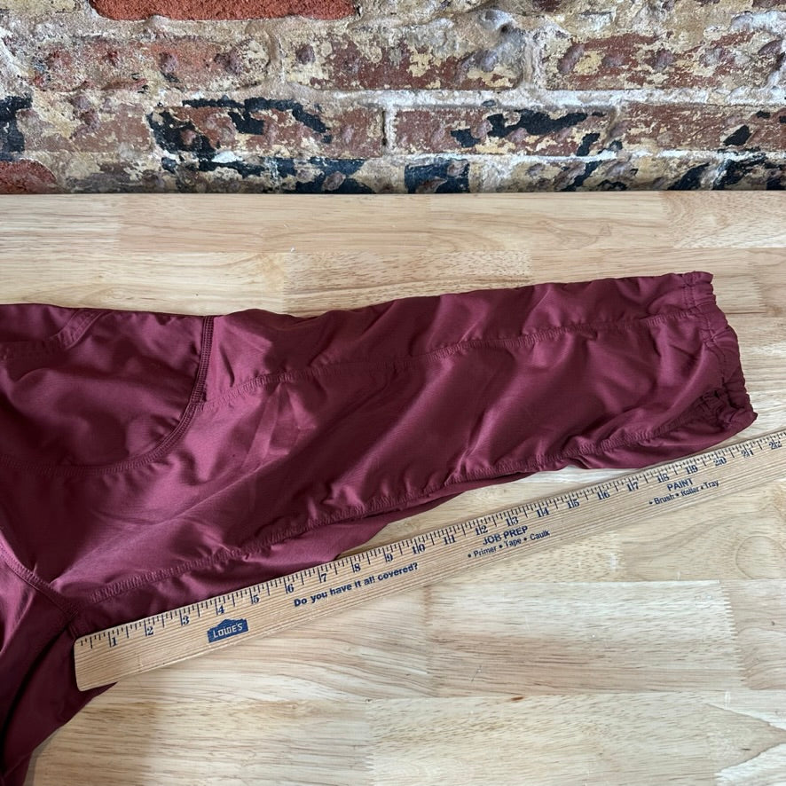 North Face Womens Medium Capri's