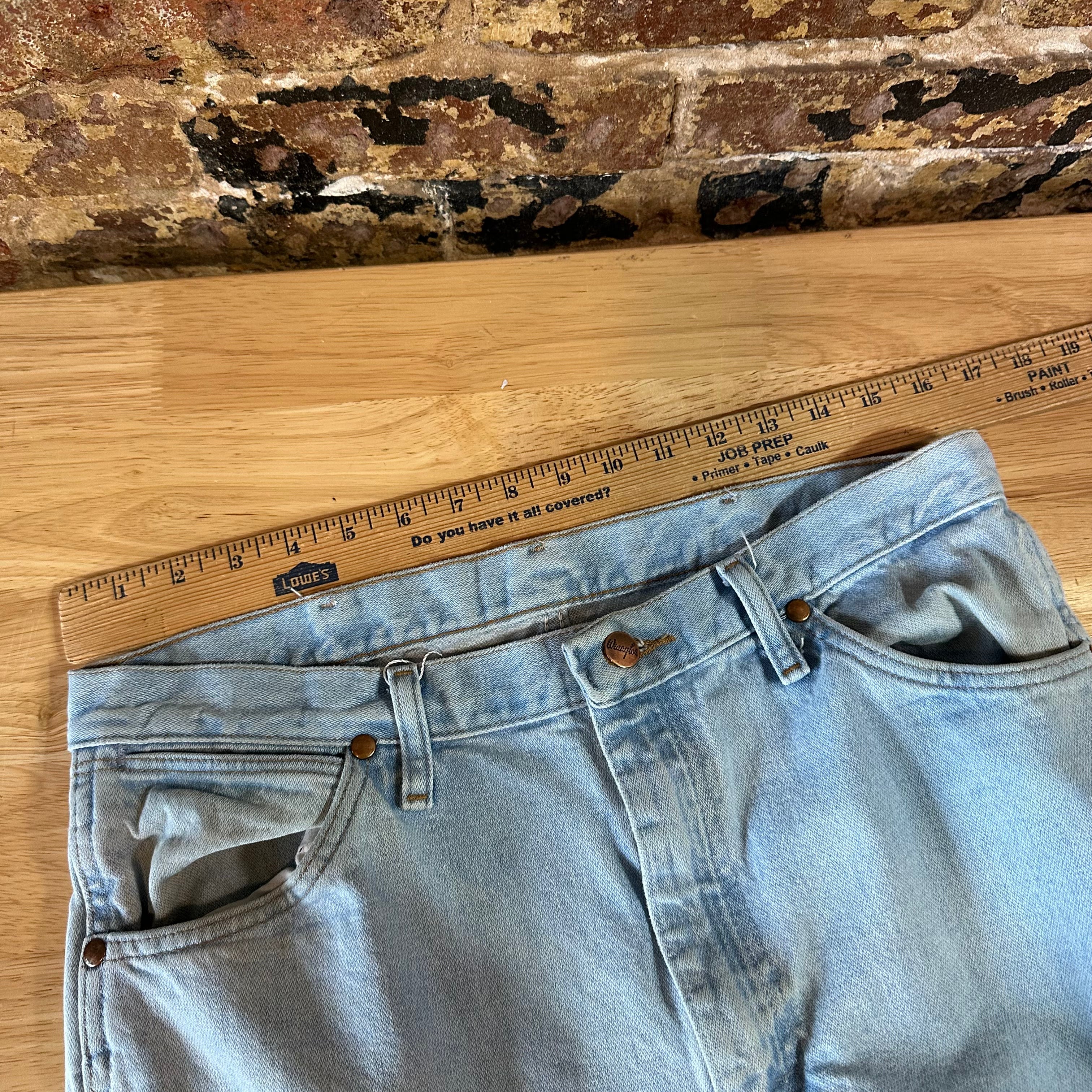 Wrangler Mens 33x32 Light Blue Jeans