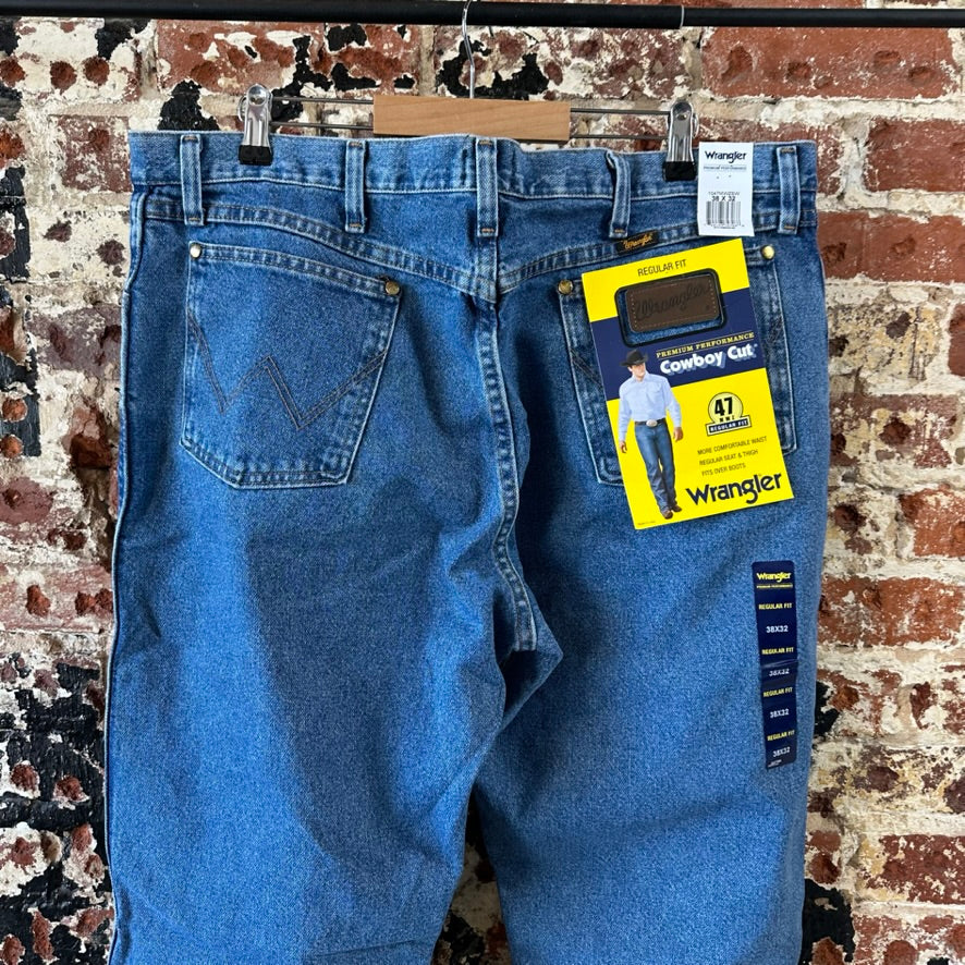 Wrangler Mens 38x32 Blue Jeans NEW