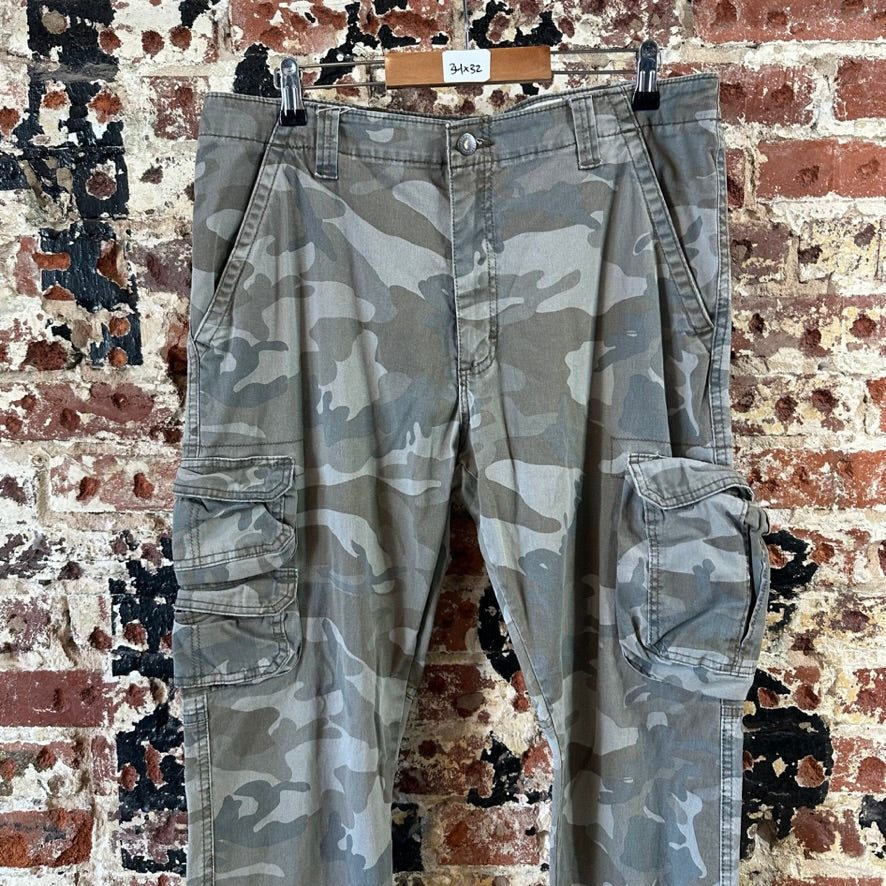 Wrangler Mens 34x32 Camo Cargo Pants
