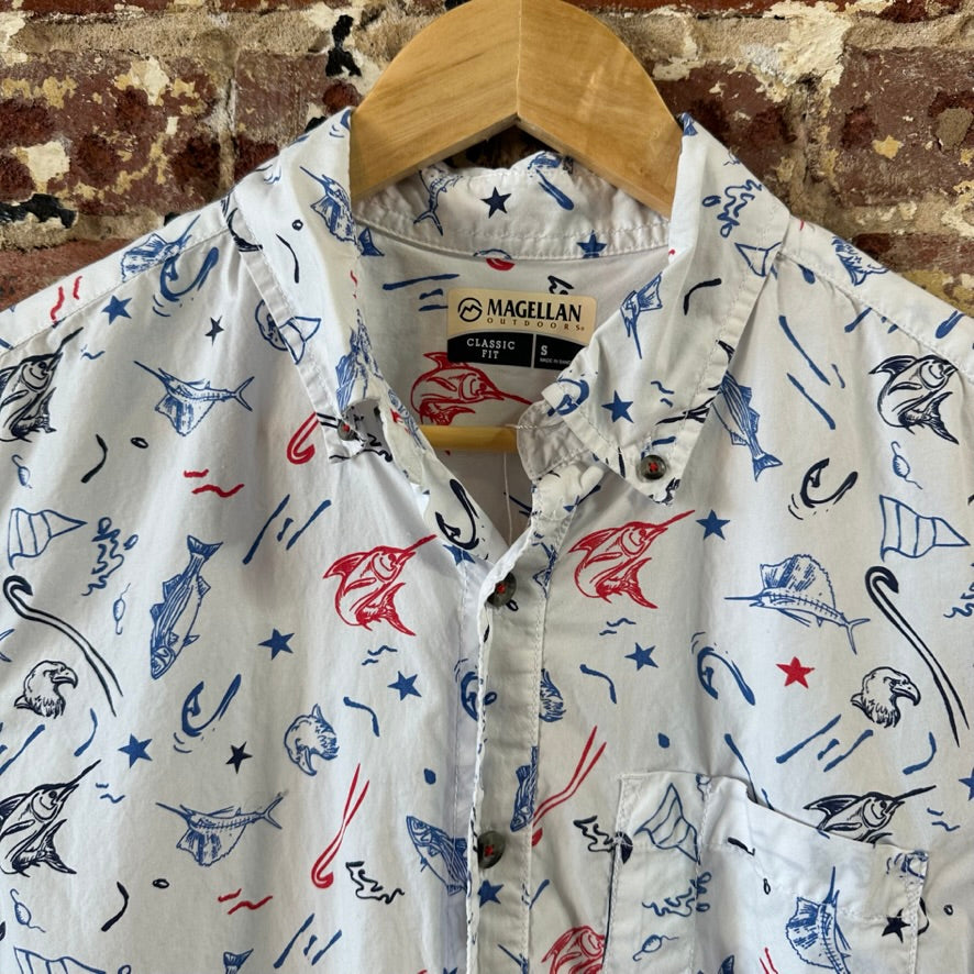 Magellan Shirt Mens Small Short Sleeve Button Down Fish Gear 4th of July