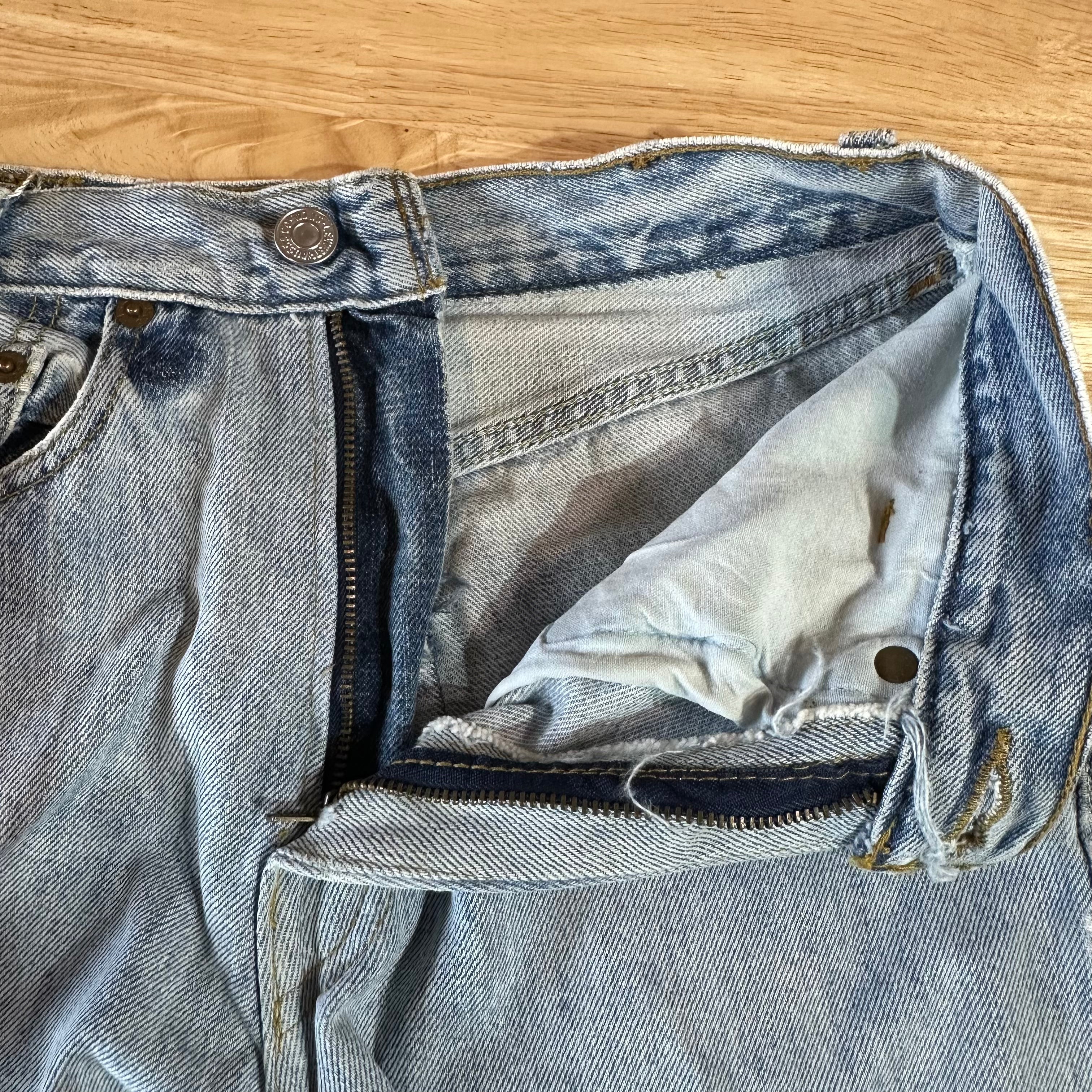 Levi's Cut Off Denim Jean Shorts Womens 26 Distressed