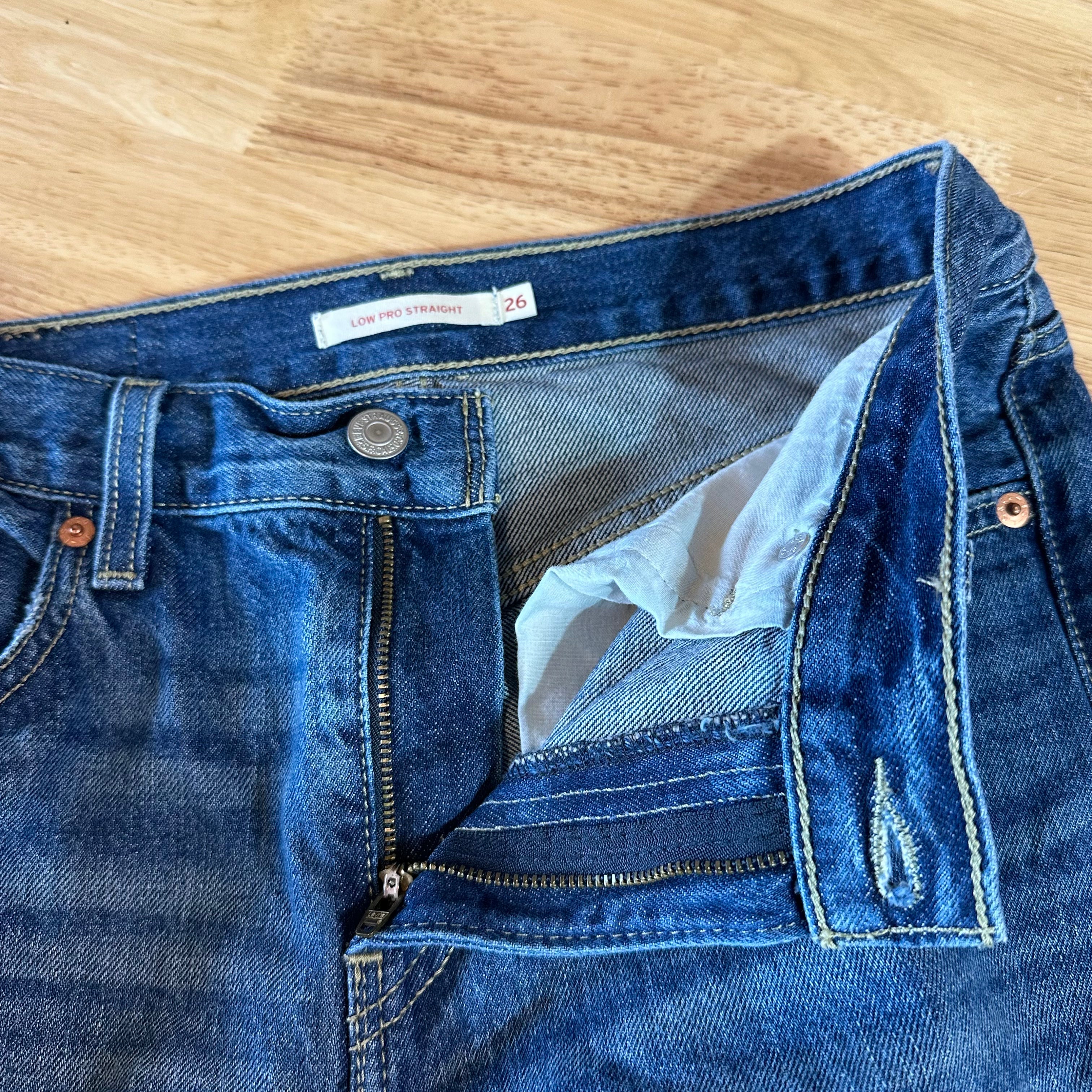 Levi's Low Pro Straight Womens 26 Jeans