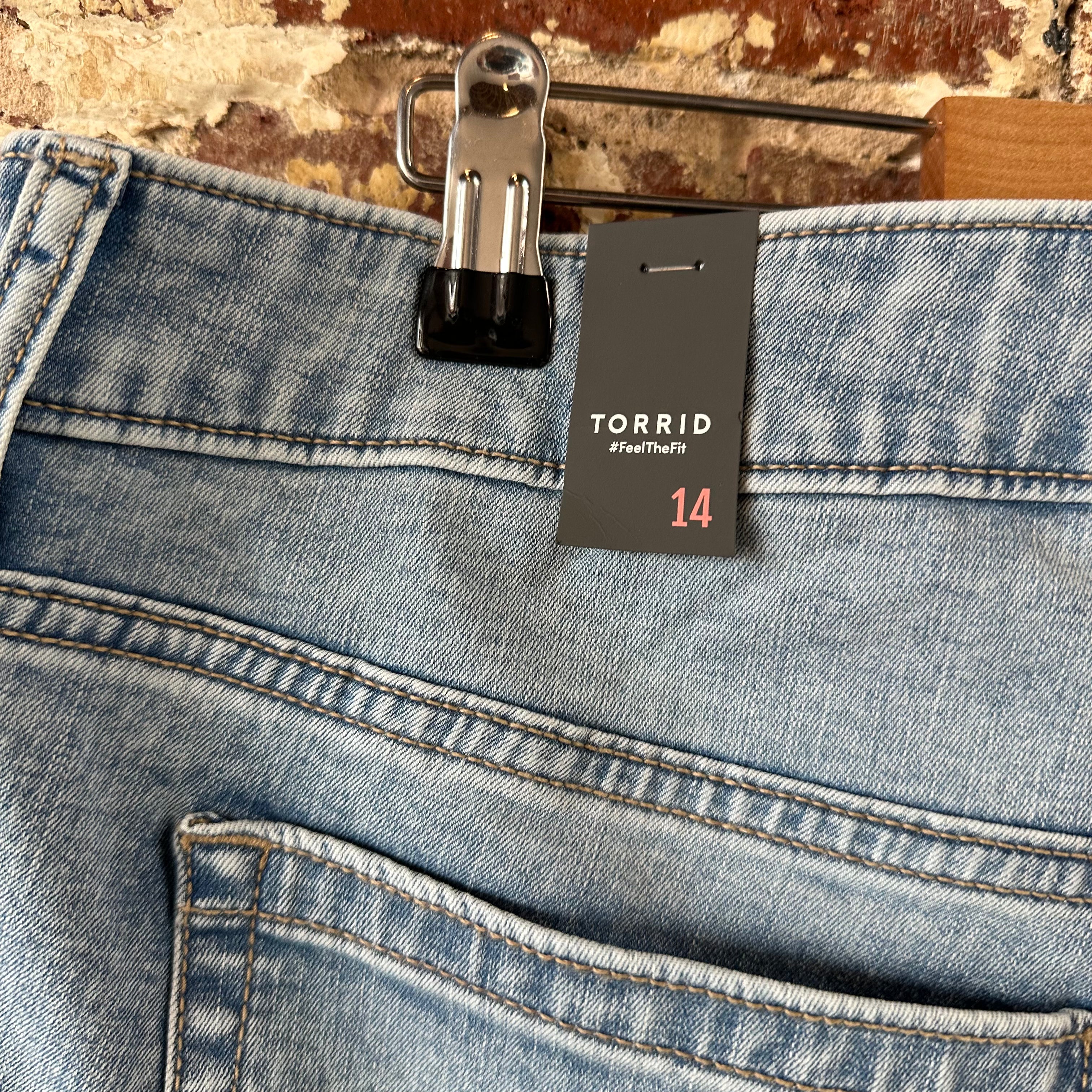 Torrid Sz 14 Denim Perfect 5" Shorts Blue Mid Rise NWT 37x5"