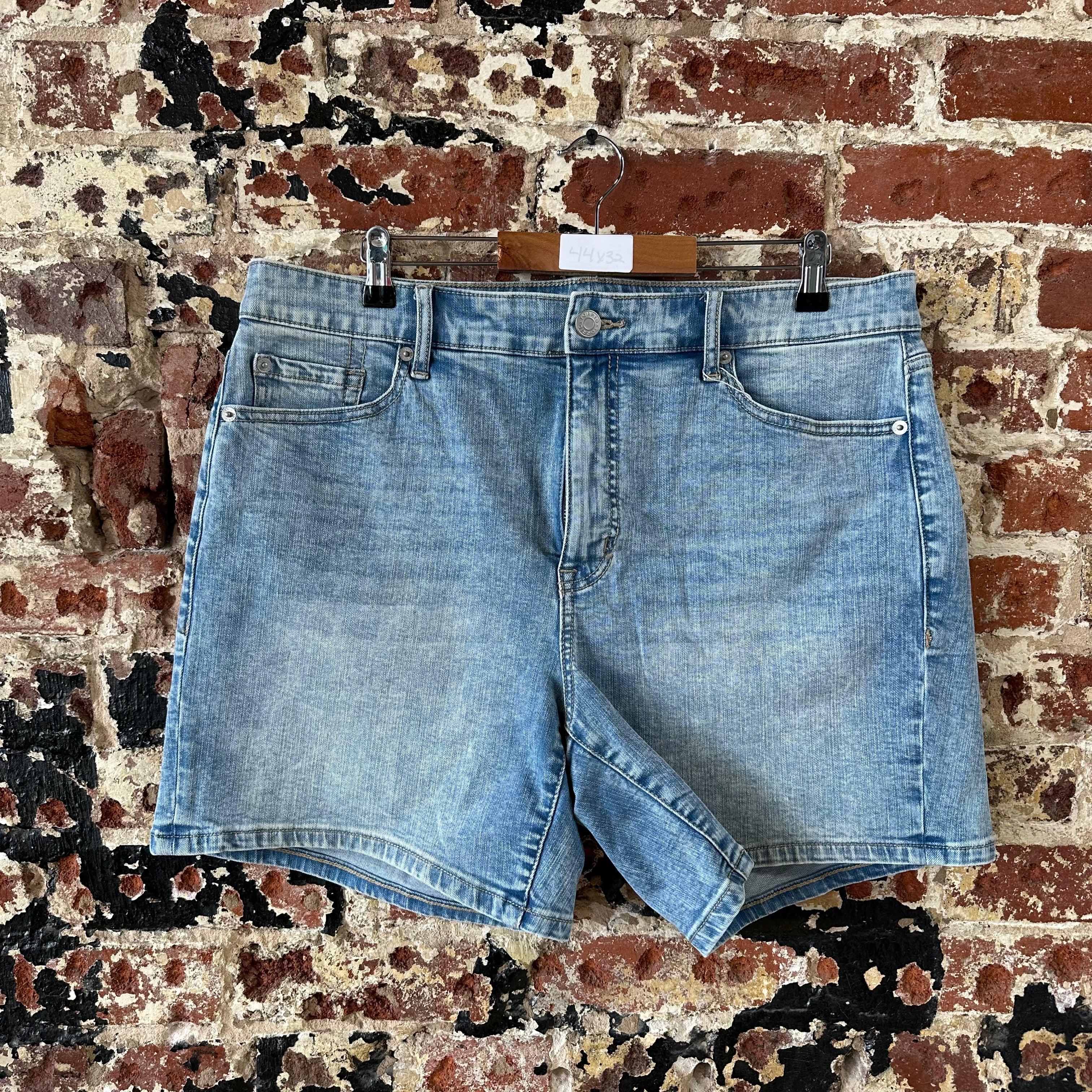 Torrid Sz 14 High Rise Perfect 7" Shorts Blue Vintage Stretch NWT 37x6.5"