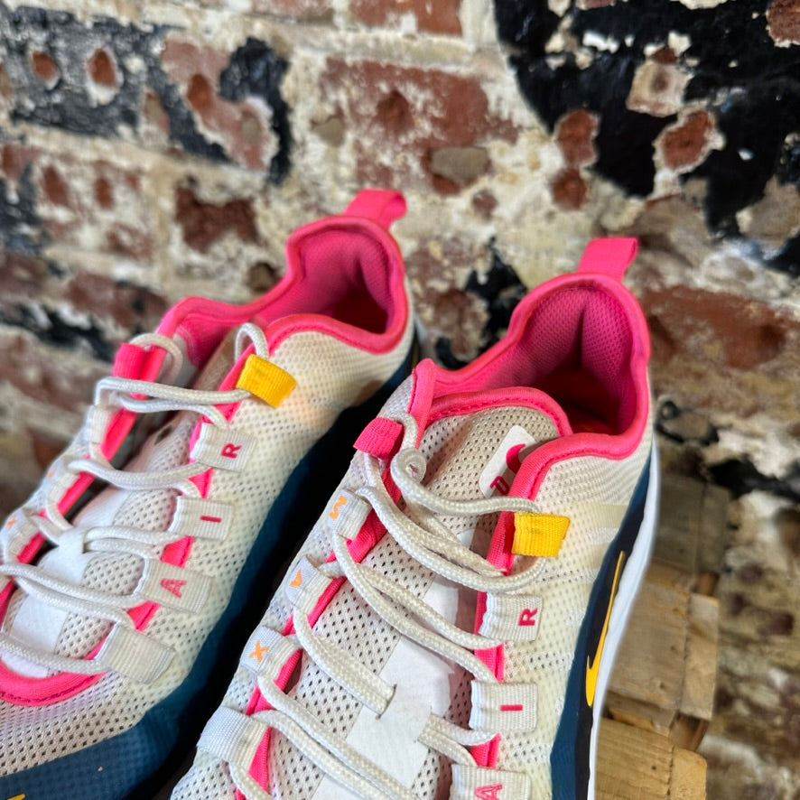 Nike Womens 8.5 Shoes