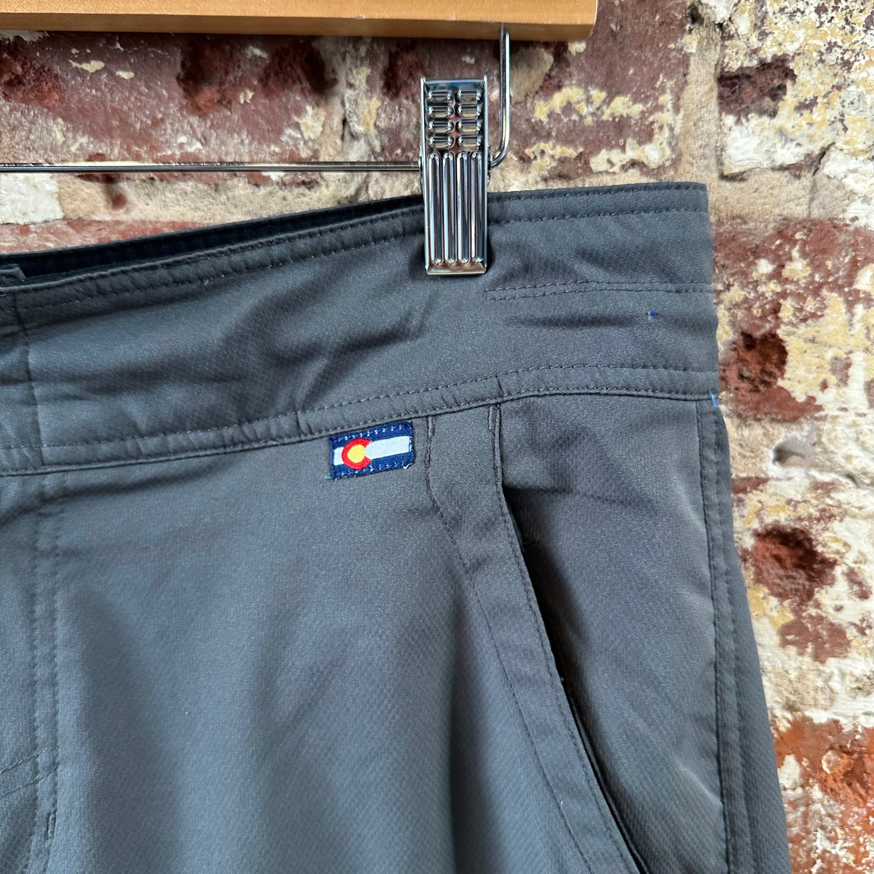 Yeti Mens Medium Cycling Shorts