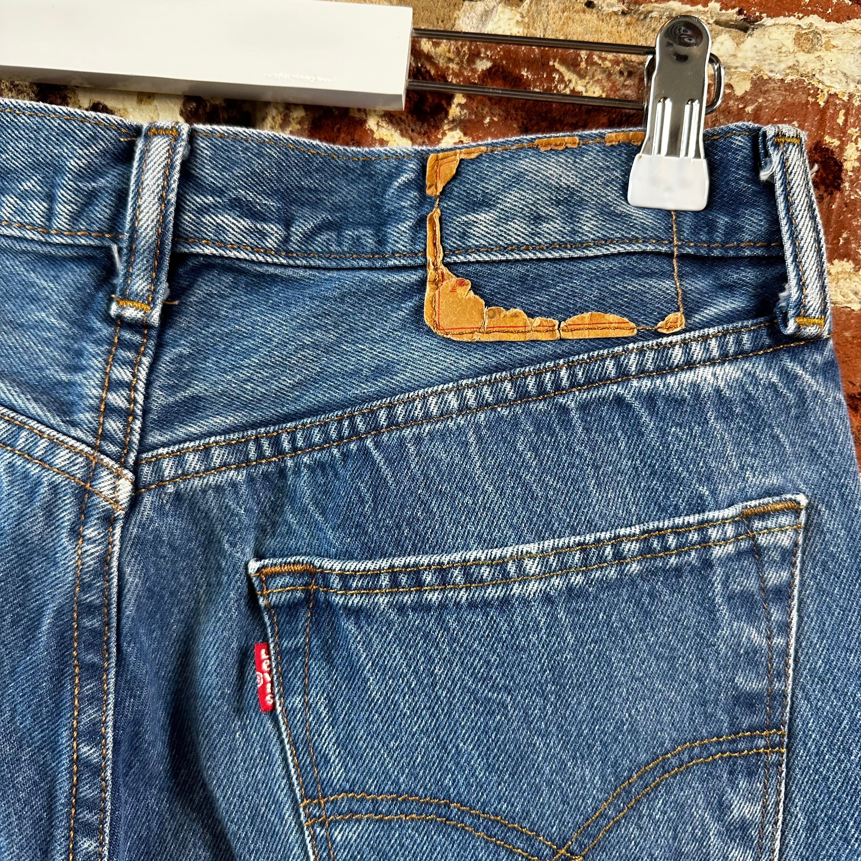 Levis 501 Jeans Mens 32x29 Straight Leg Button Fly Blue Denim