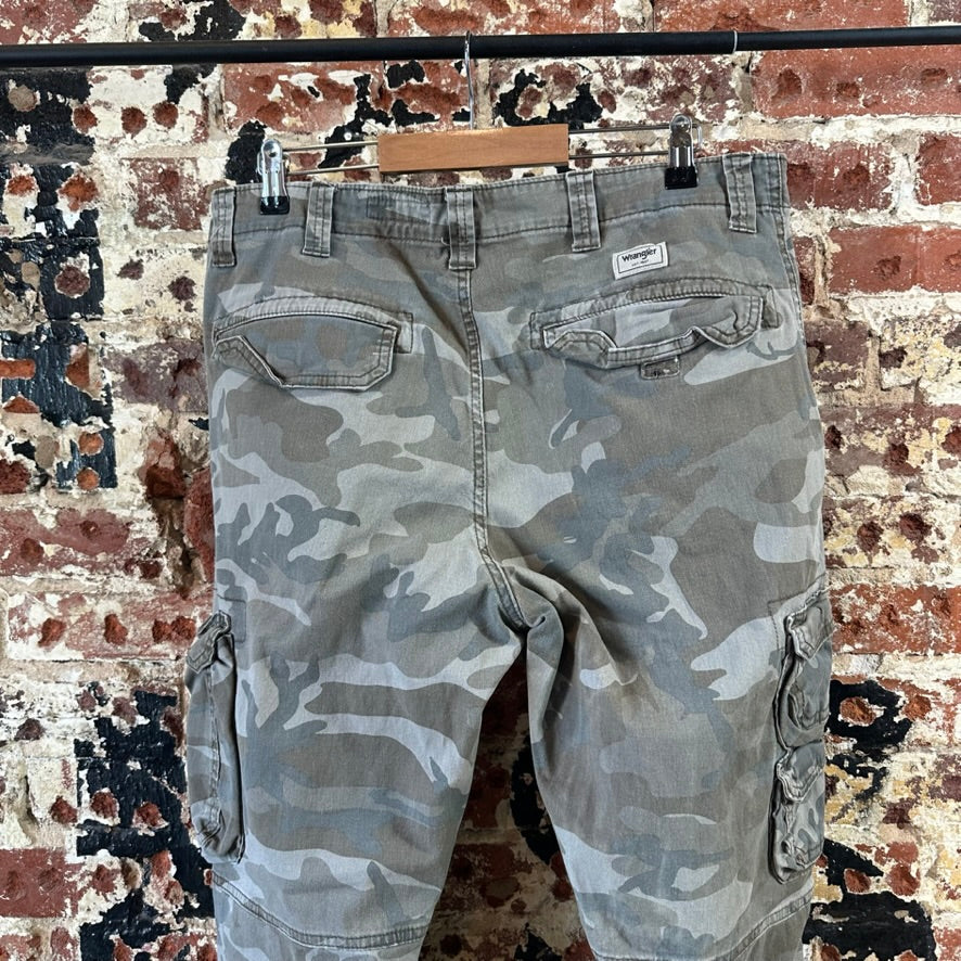 Wrangler Mens 34x32 Camo Cargo Pants