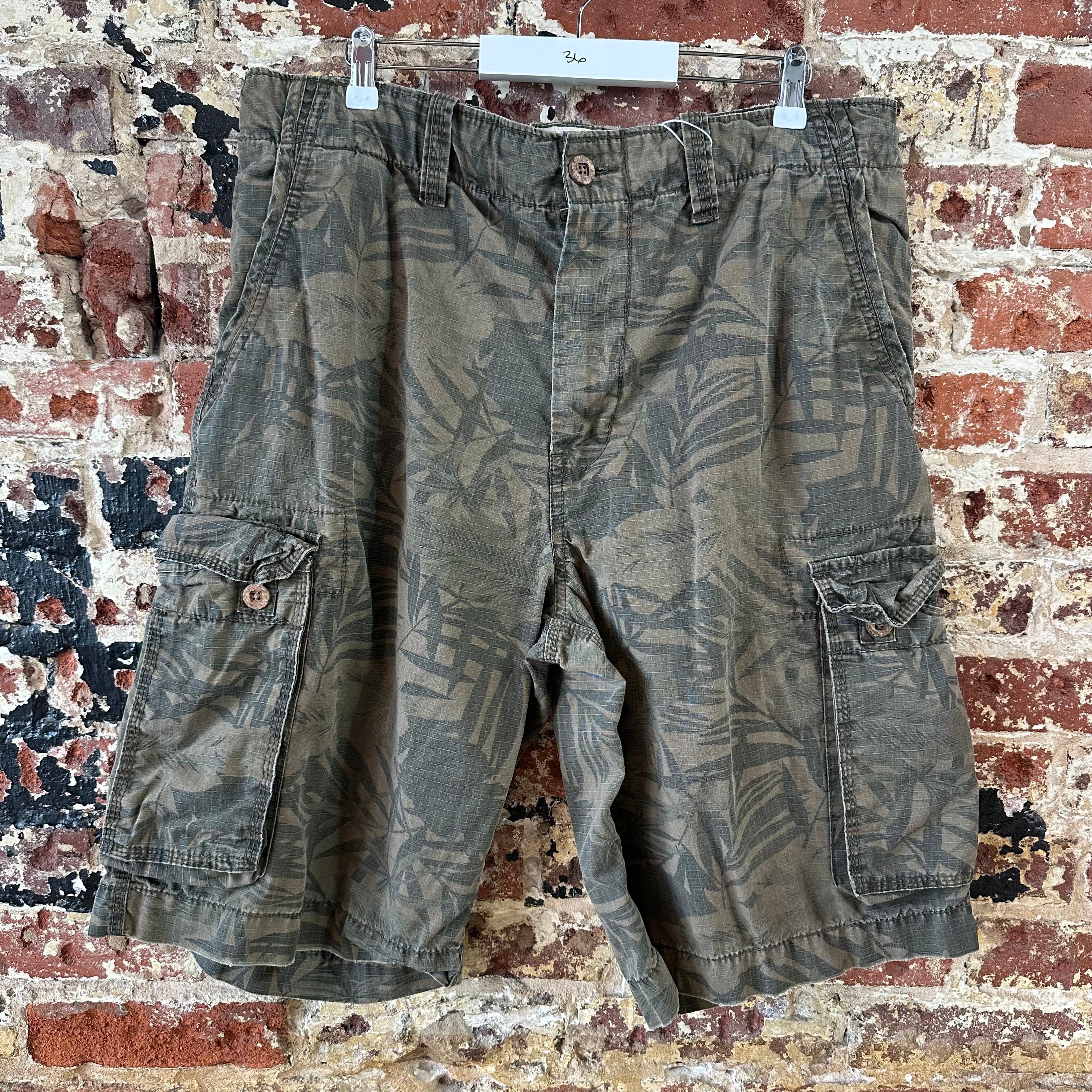 American Eagle Mens 36 Green Shorts