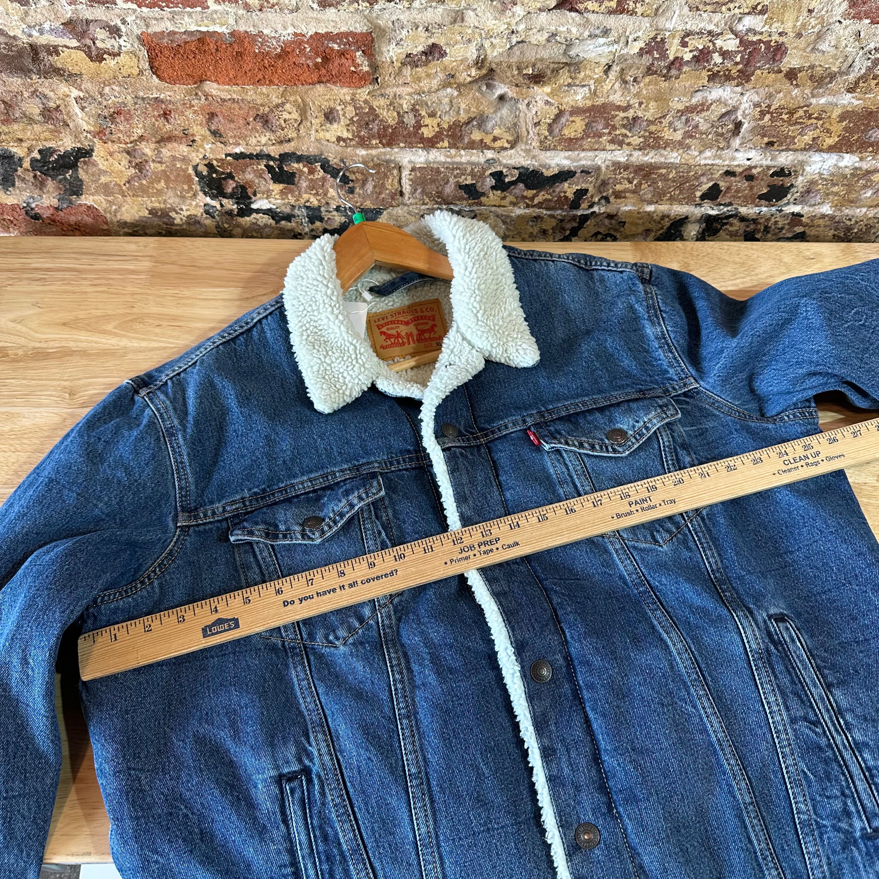 Levi's Jean Jacket Sherpa Lined Trucker Style Blue Denim Mens size XL Classic