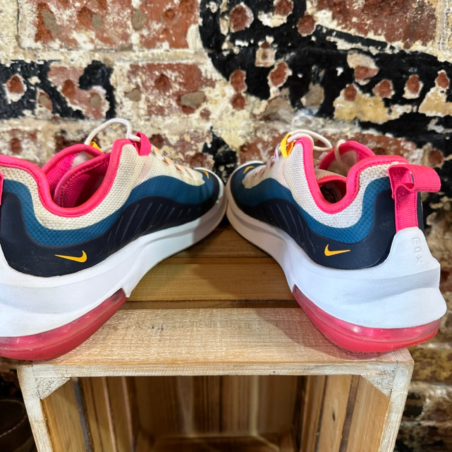 Nike Womens 8.5 Shoes