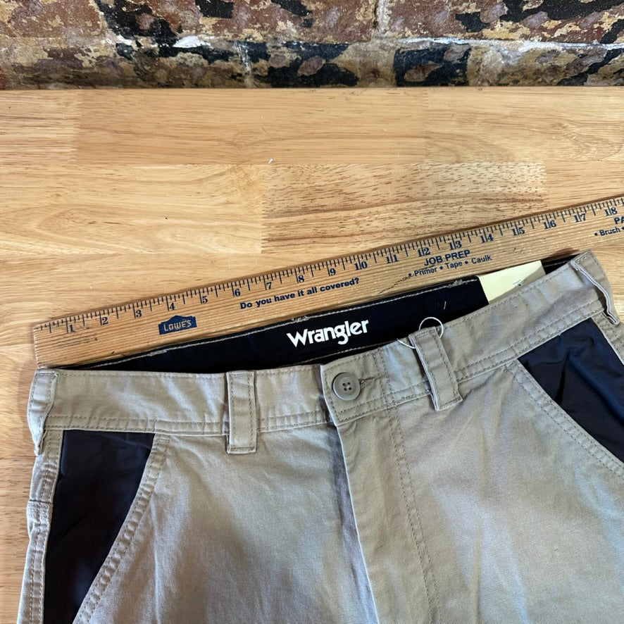 Wrangler Mens 34 Carpenter Shorts NEW