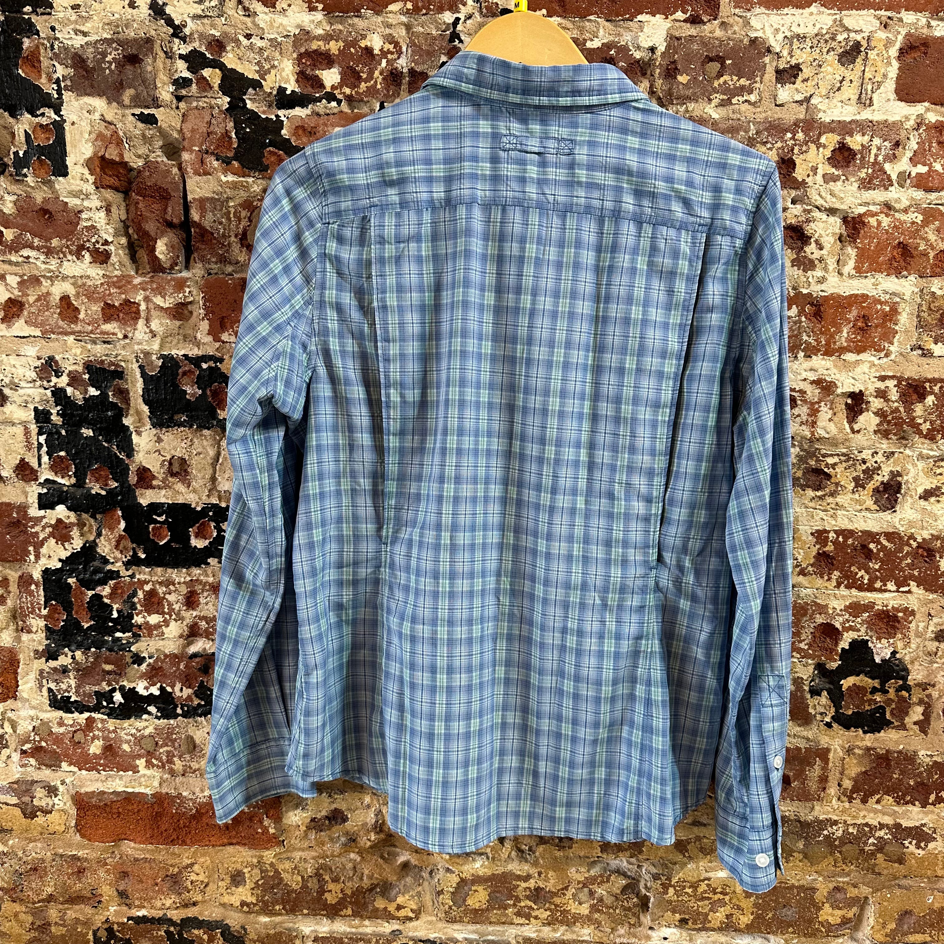 Duluth Trading Womens Medium Button Up Shirt Blue Plaid Long sleeve vented