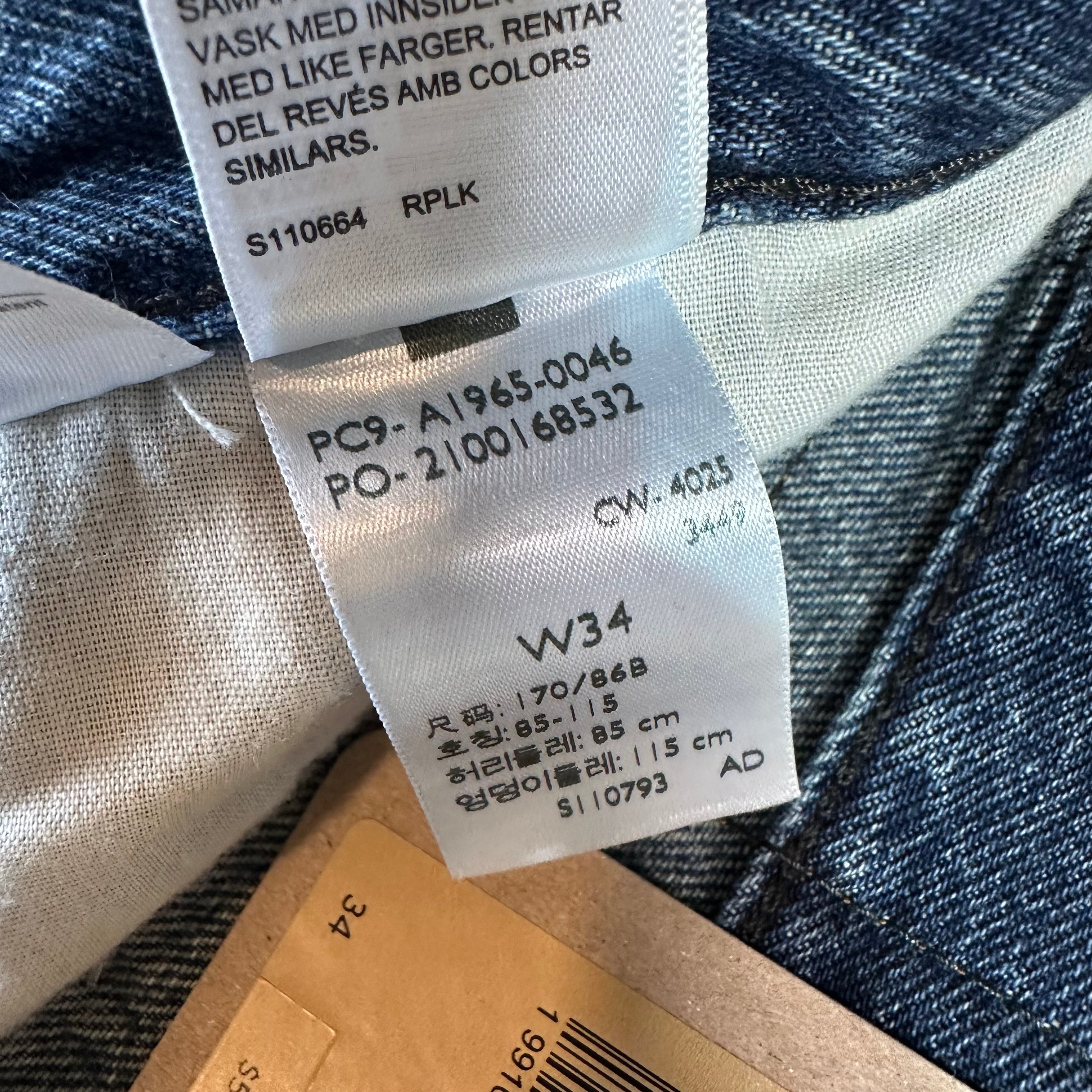 Levi's Jean Shorts Womens 34 NEW