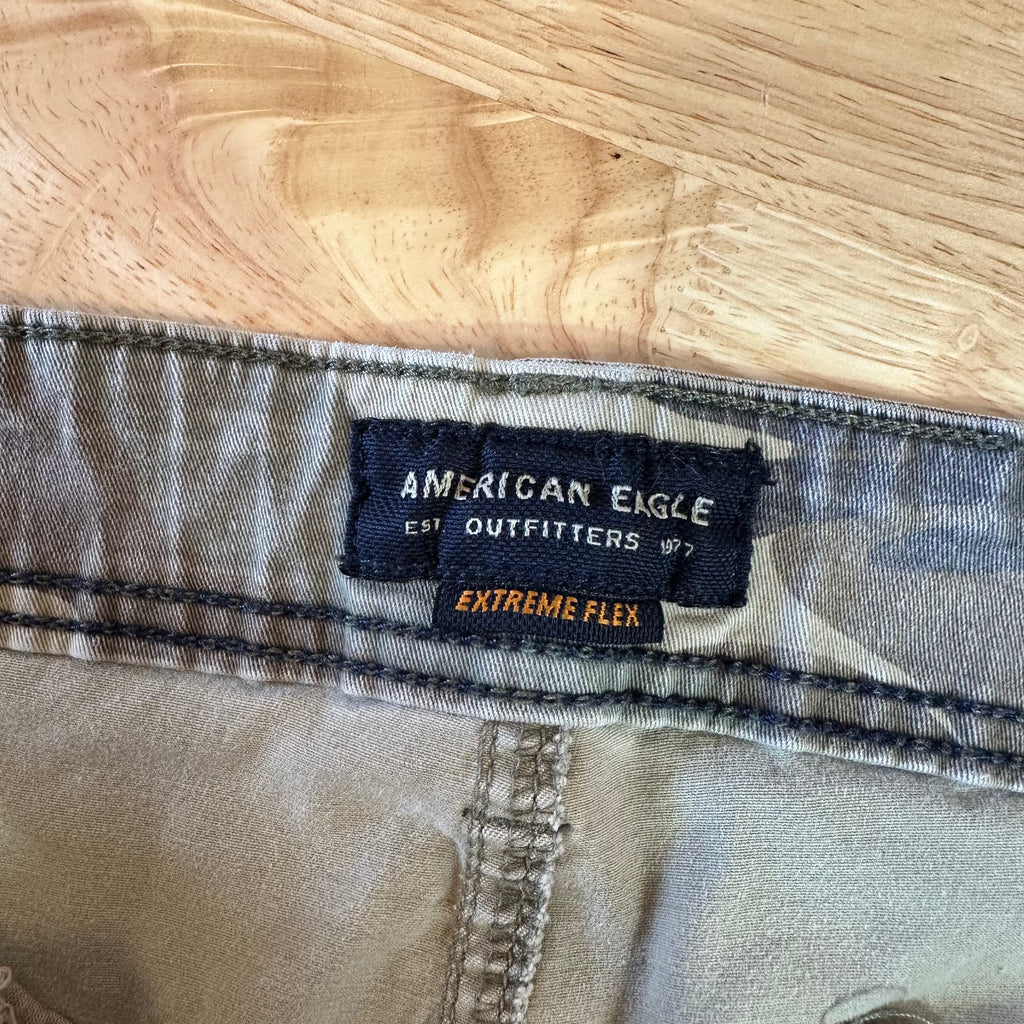 American Eagle Camo Cargo Shorts Men’s 42 Extreme Flex Army