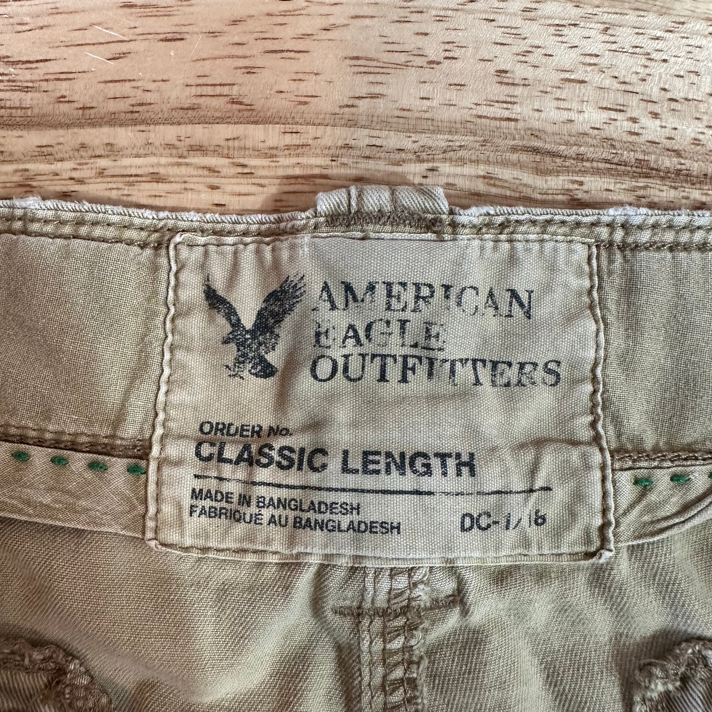 American Eagle Outfitters Classic Cargo Shorts Mens 34 Tan 11" inseam