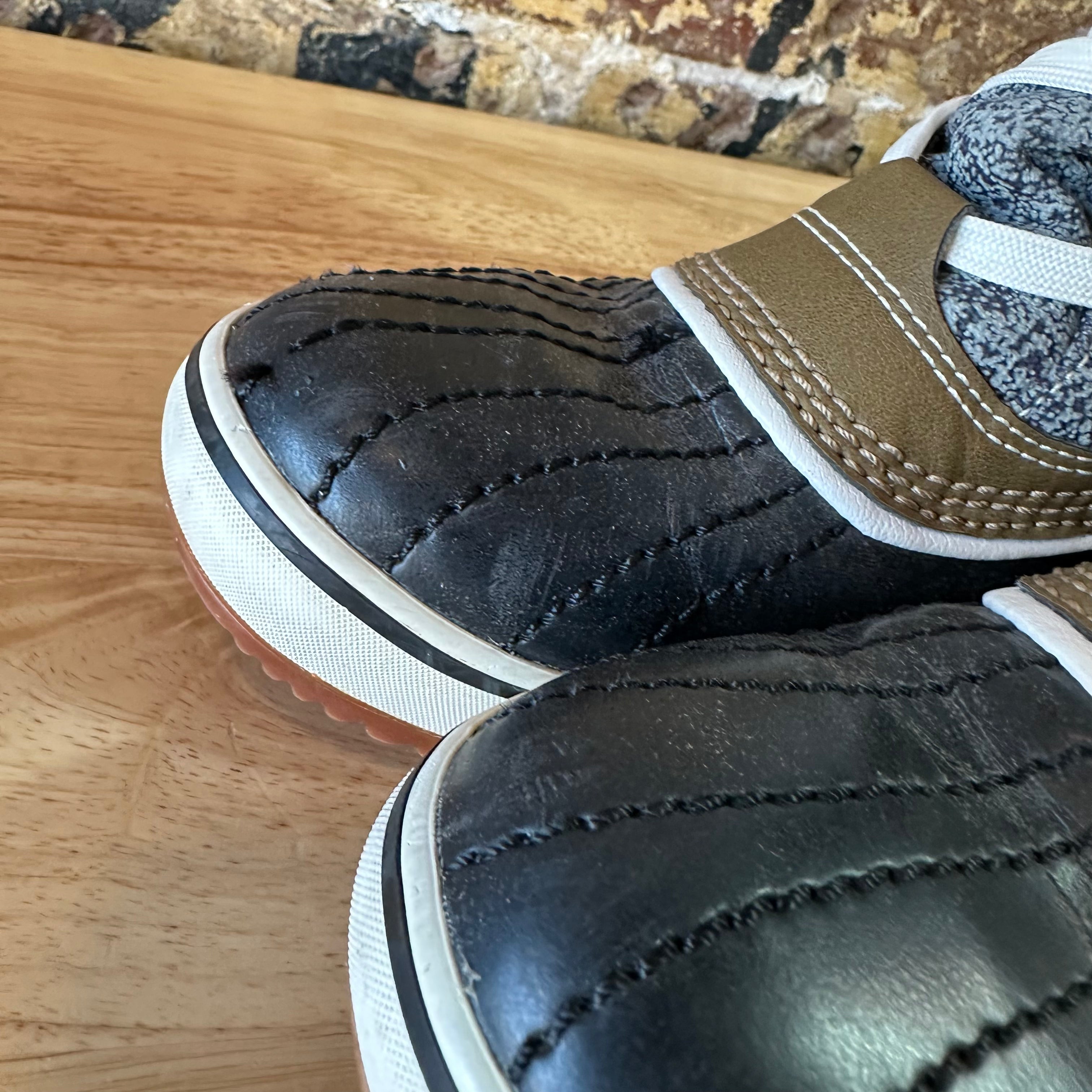 Sorel Tivoli High ll Snow Boots Woman's Winter Boot Grey Black Size 6